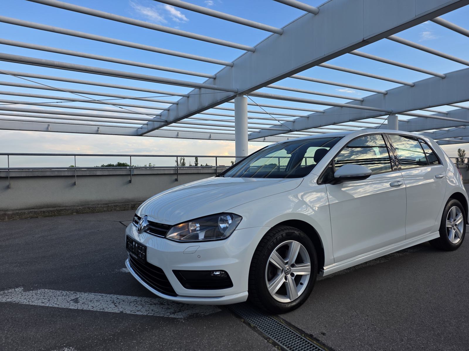VW Golf 7 1,6TDI R Line oprema, fotografija 2