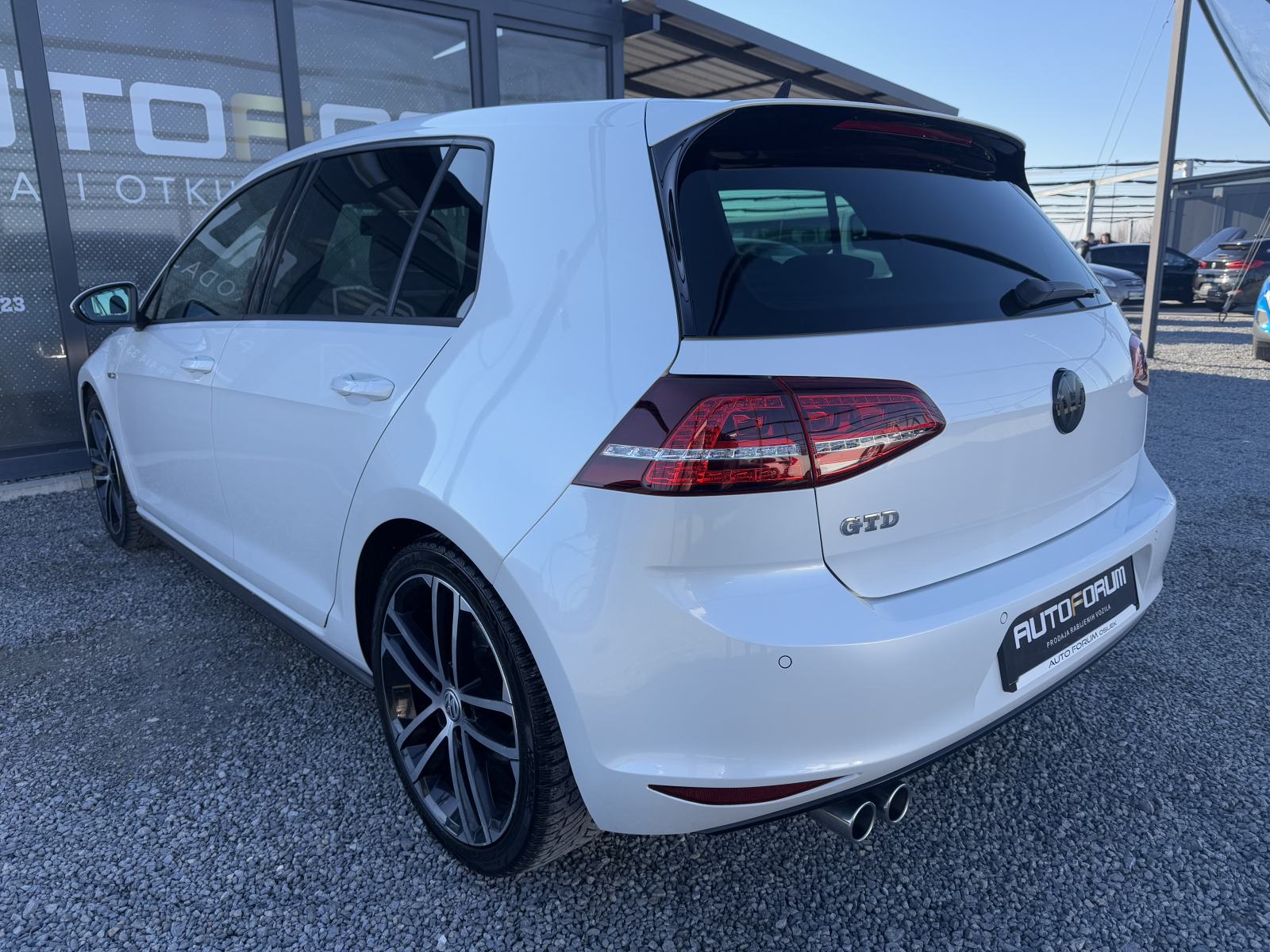 VW Golf 7 2.0 GTD ** XENON, NAVI, ALU 18, REG 7/2027 **, fotografija 4