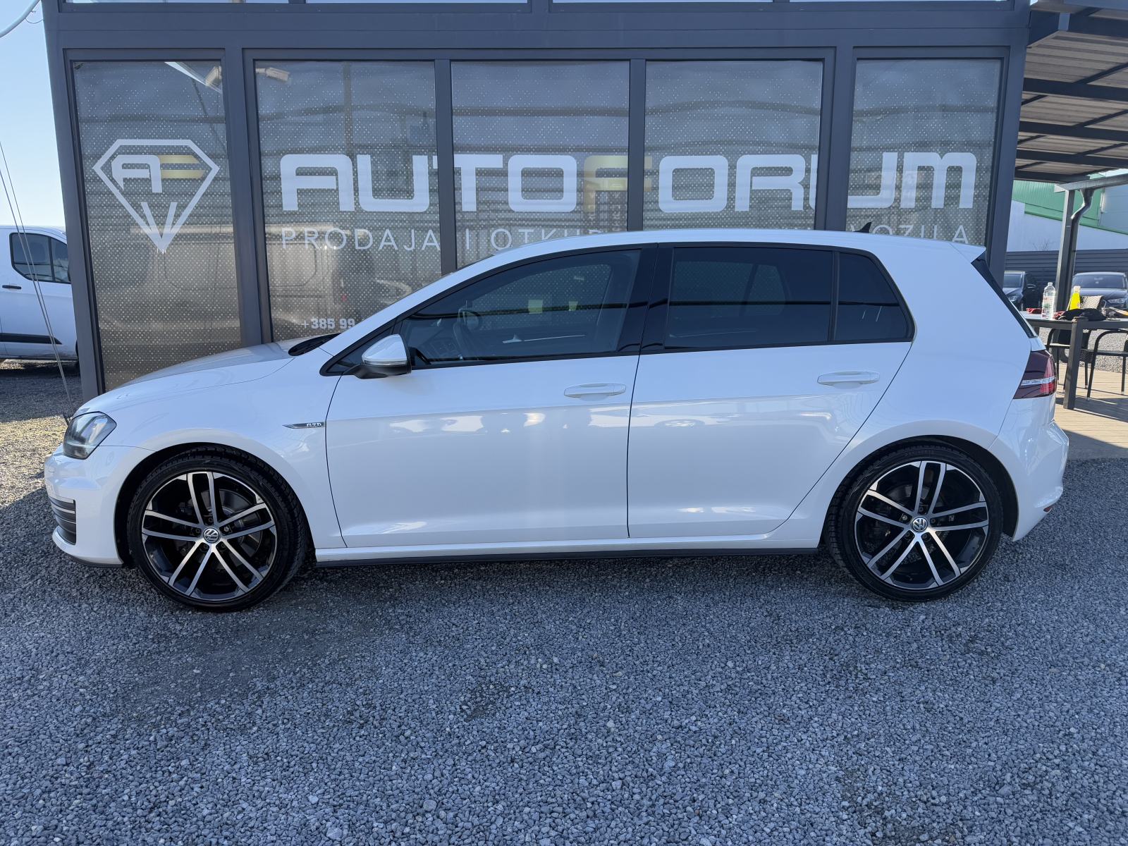 VW Golf 7 2.0 GTD ** XENON, NAVI, ALU 18, REG 7/2027 **, fotografija 7