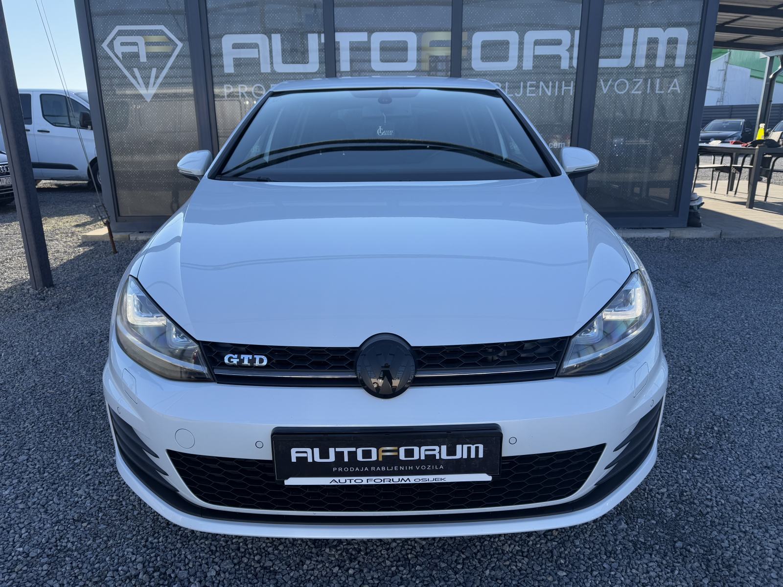 VW Golf 7 2.0 GTD ** XENON, NAVI, ALU 18, REG 7/2027 **, fotografija 2