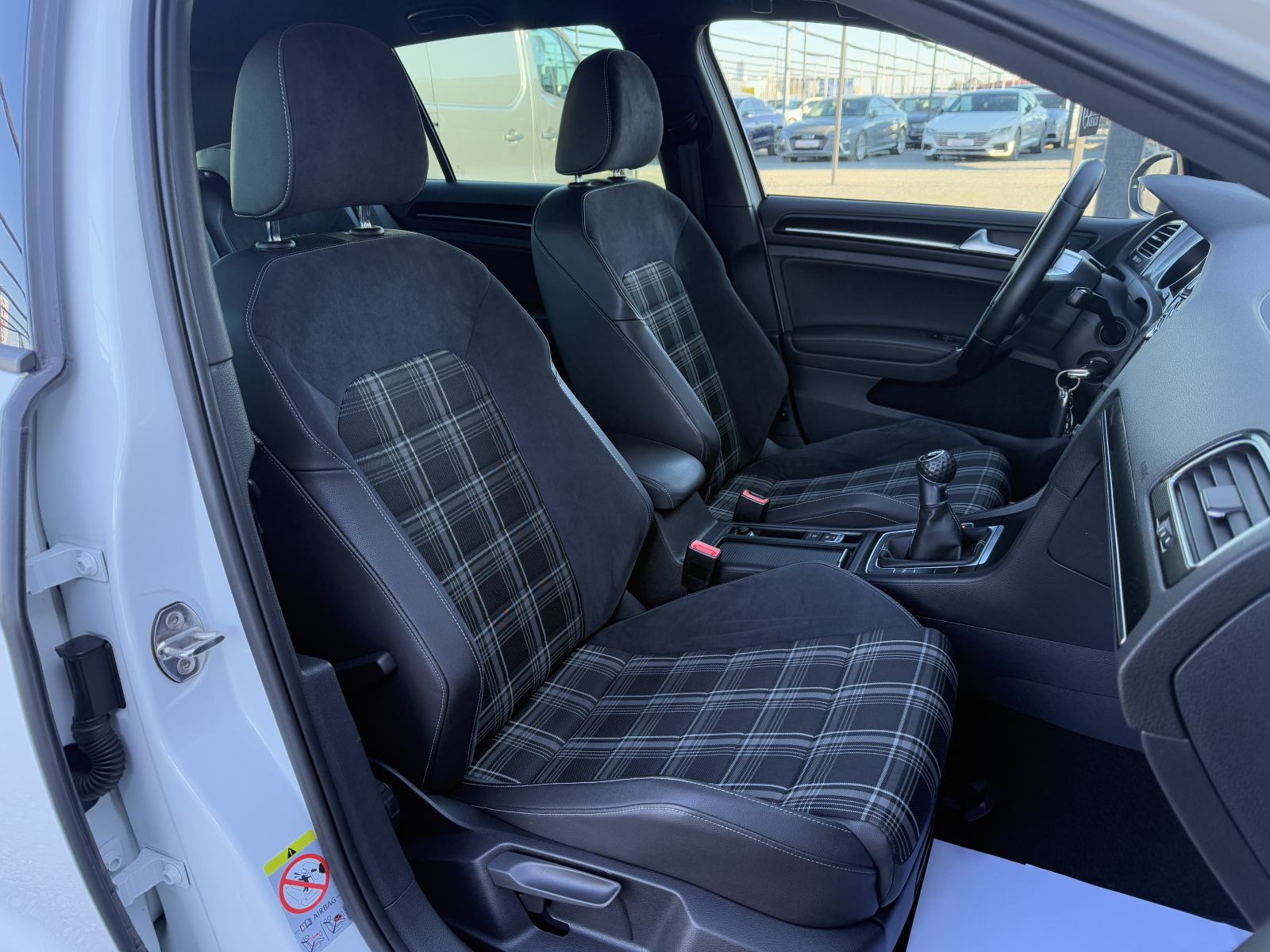VW Golf 7 2.0 GTD ** XENON, NAVI, ALU 18, REG 7/2027 **, fotografija 17