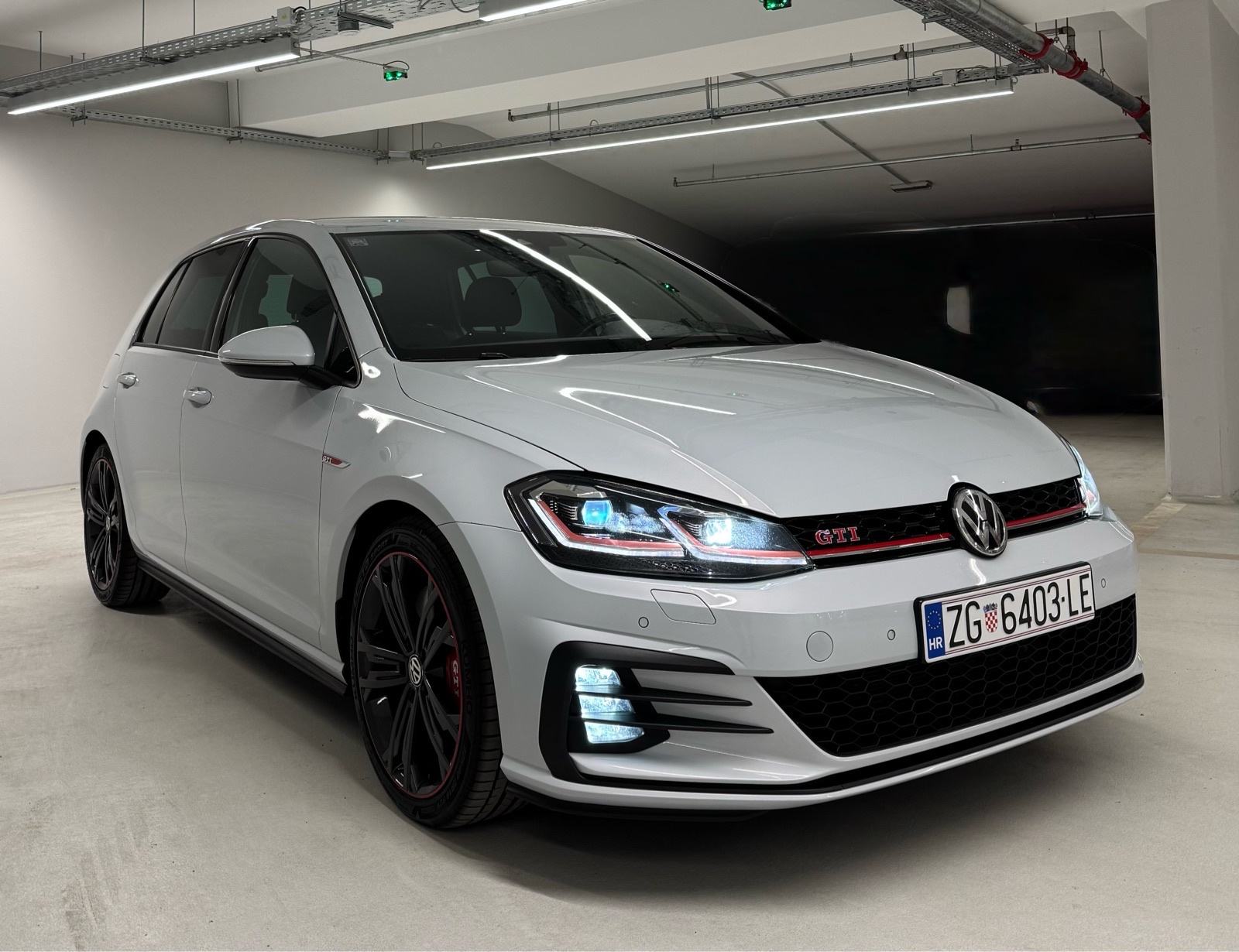 VW Golf 7.5 2,0 GTI DSG Performance Matrix Virtual Kamera ACC, fotografija 2