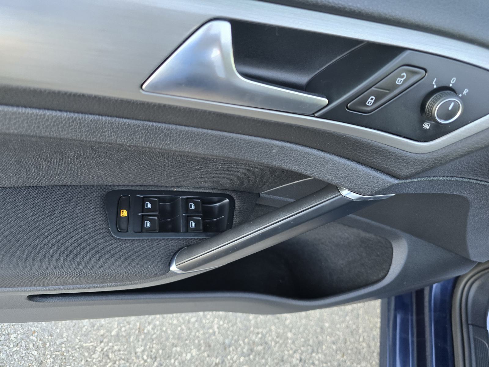 VW Golf 7 2,0 TDI-2015gd.md-NAVIGACIJA-,alu18,climatronic,6brziKARTICE, fotografija 17