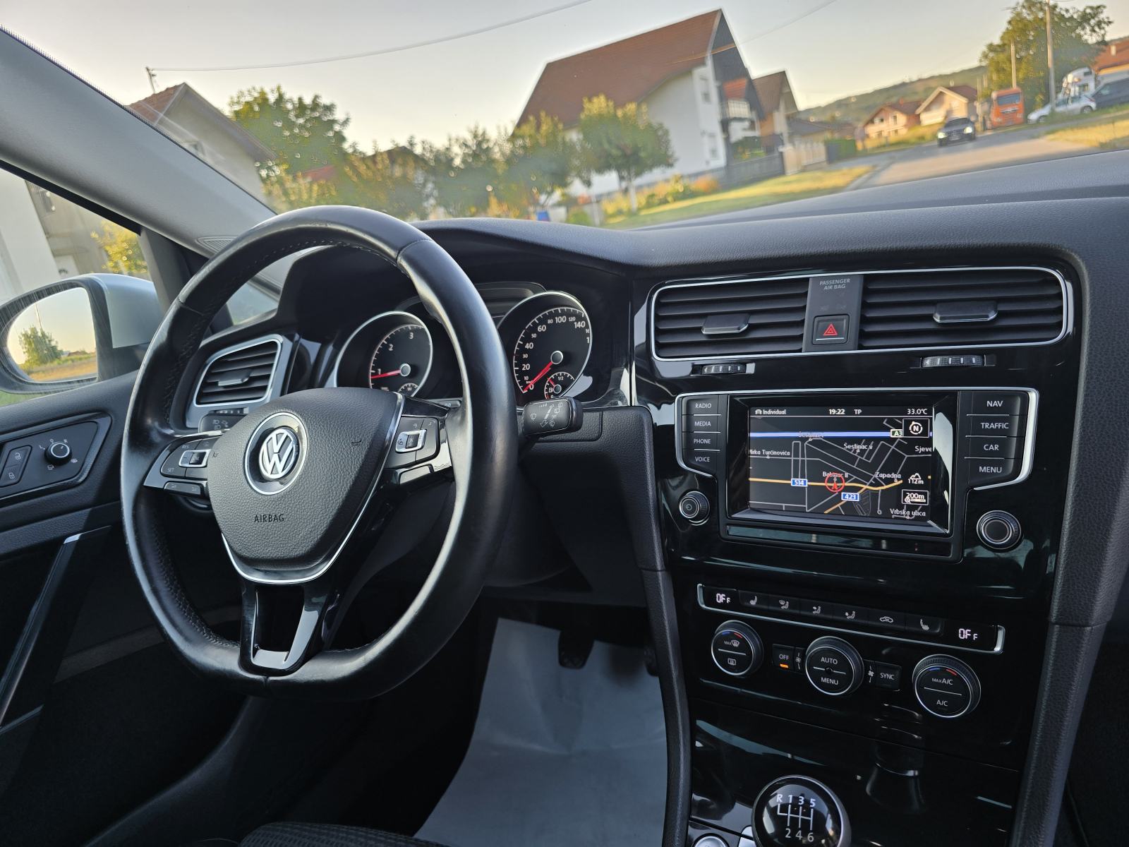 VW Golf 7 2,0 TDI-2015gd.md-NAVIGACIJA-climatronic,xenon,koža,alu18"KA, fotografija 12