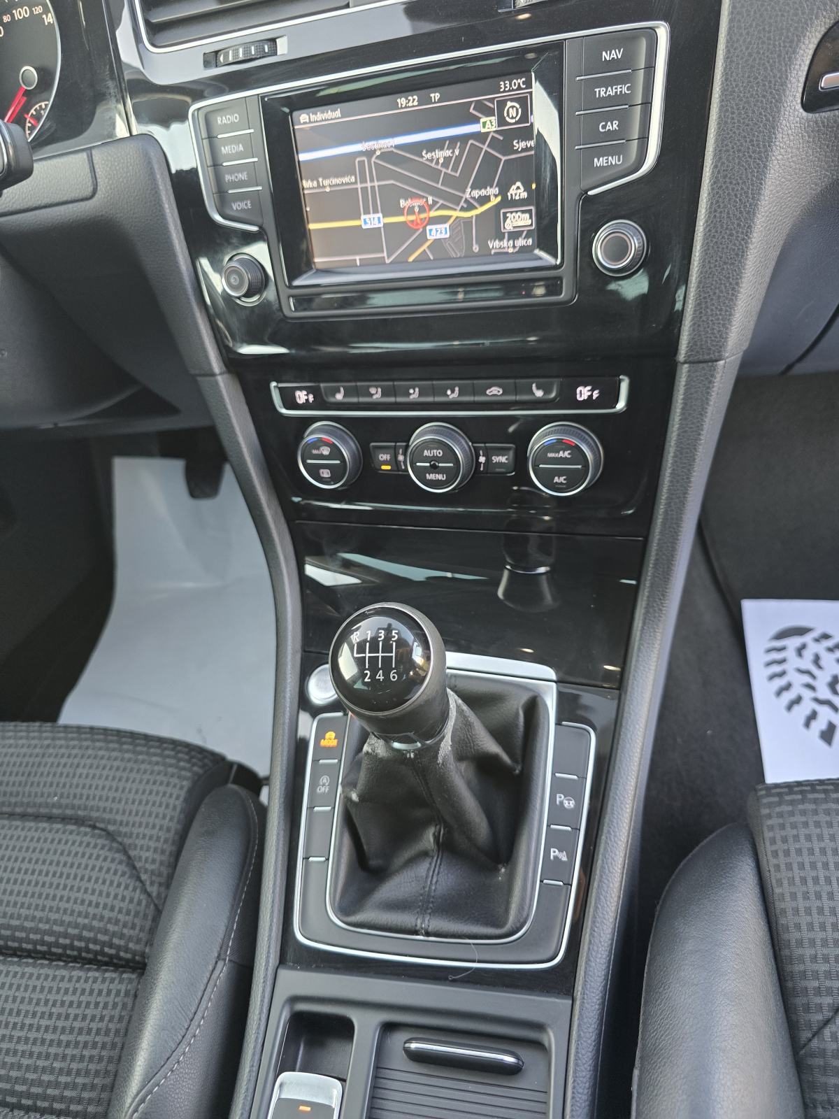 VW Golf 7 2,0 TDI-2015gd.md-NAVIGACIJA-climatronic,xenon,koža,alu18"KA, fotografija 14