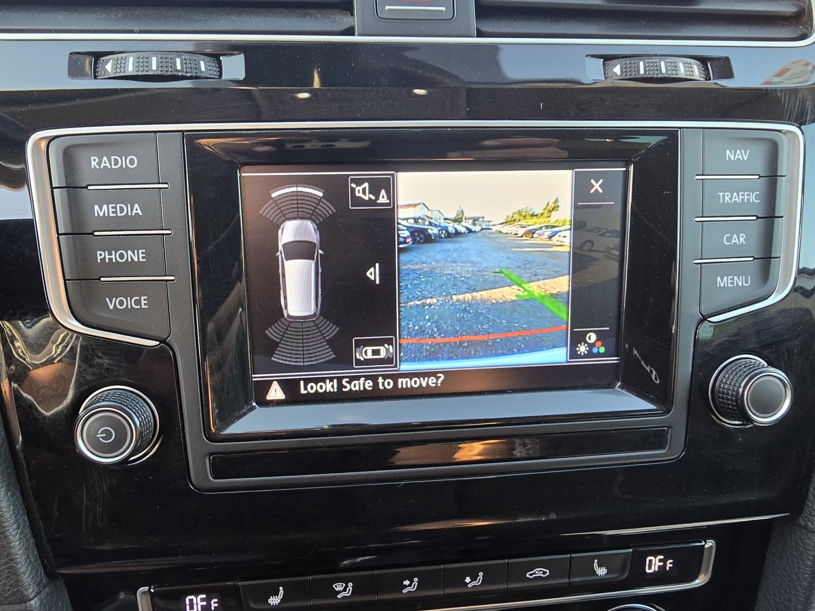VW Golf 7 2,0 TDI-2015gd.md-NAVIGACIJA-climatronic,xenon,koža,alu18"KA, fotografija 16