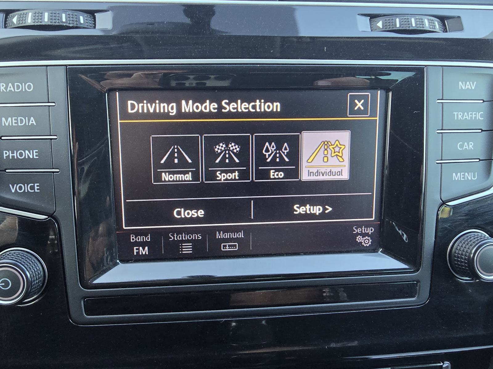 VW Golf 7 2,0 TDI-2015gd.md-NAVIGACIJA-climatronic,xenon,koža,alu18"KA, fotografija 17
