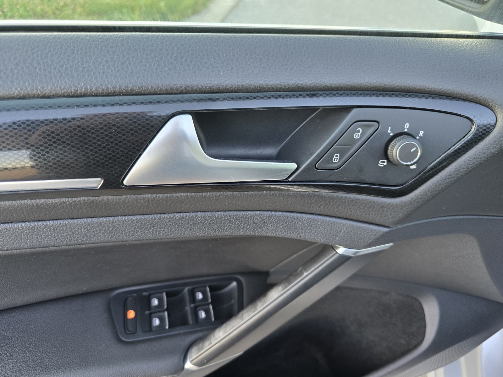 VW Golf 7 2,0 TDI-2015gd.md-NAVIGACIJA-climatronic,xenon,koža,alu18"KA, fotografija 19