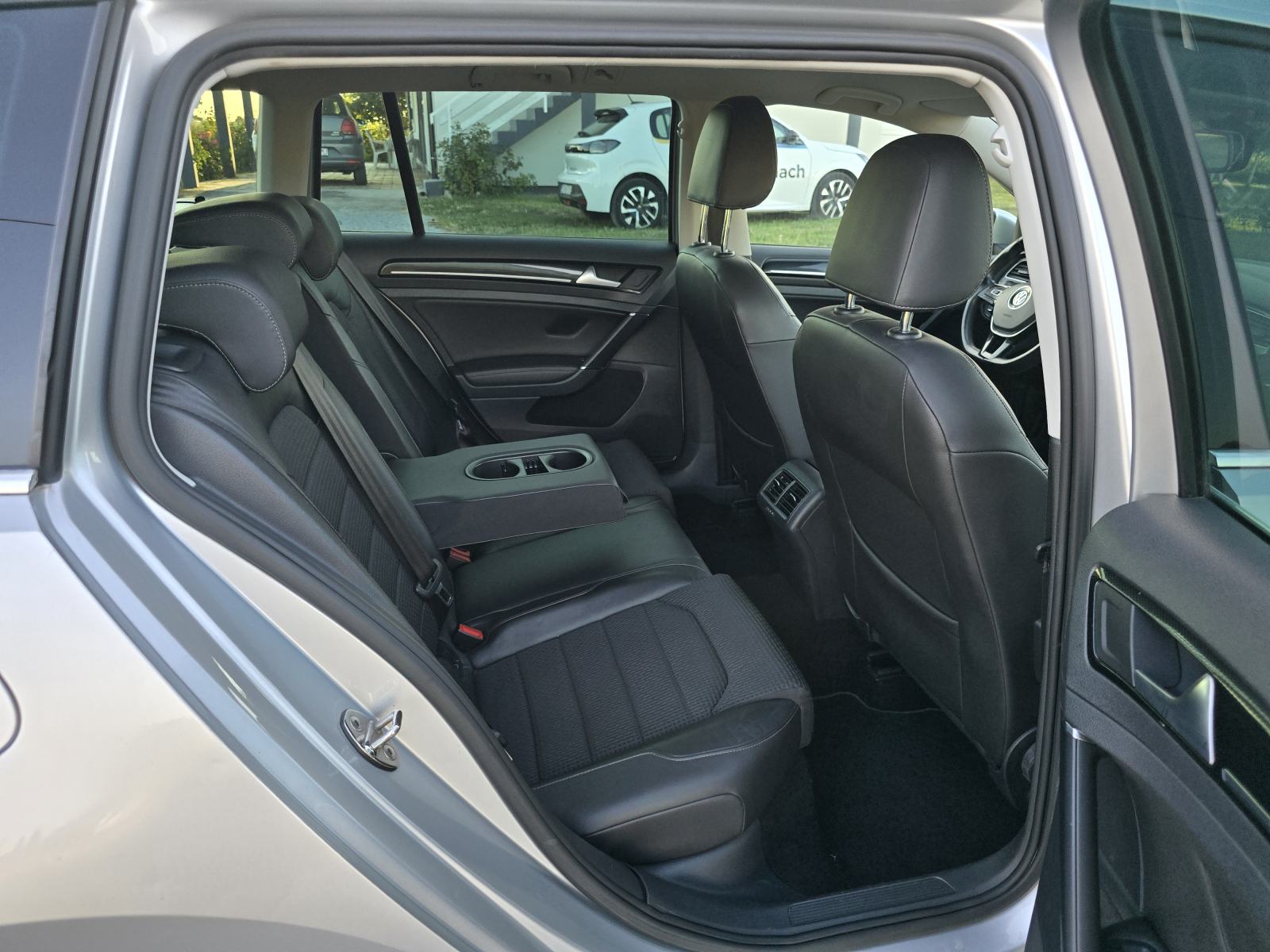 VW Golf 7 2,0 TDI-2015gd.md-NAVIGACIJA-climatronic,xenon,koža,alu18"KA, fotografija 20