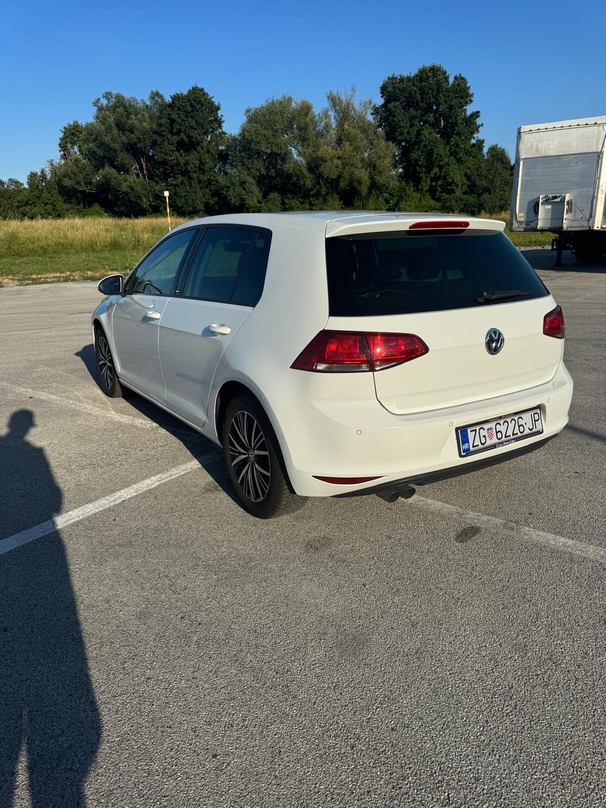 VW Golf 7 2,0 TDI AUTOMATIK,CAR PLAY,VELIKI SERVIS,NAVI,REGA5/27…, fotografija 5