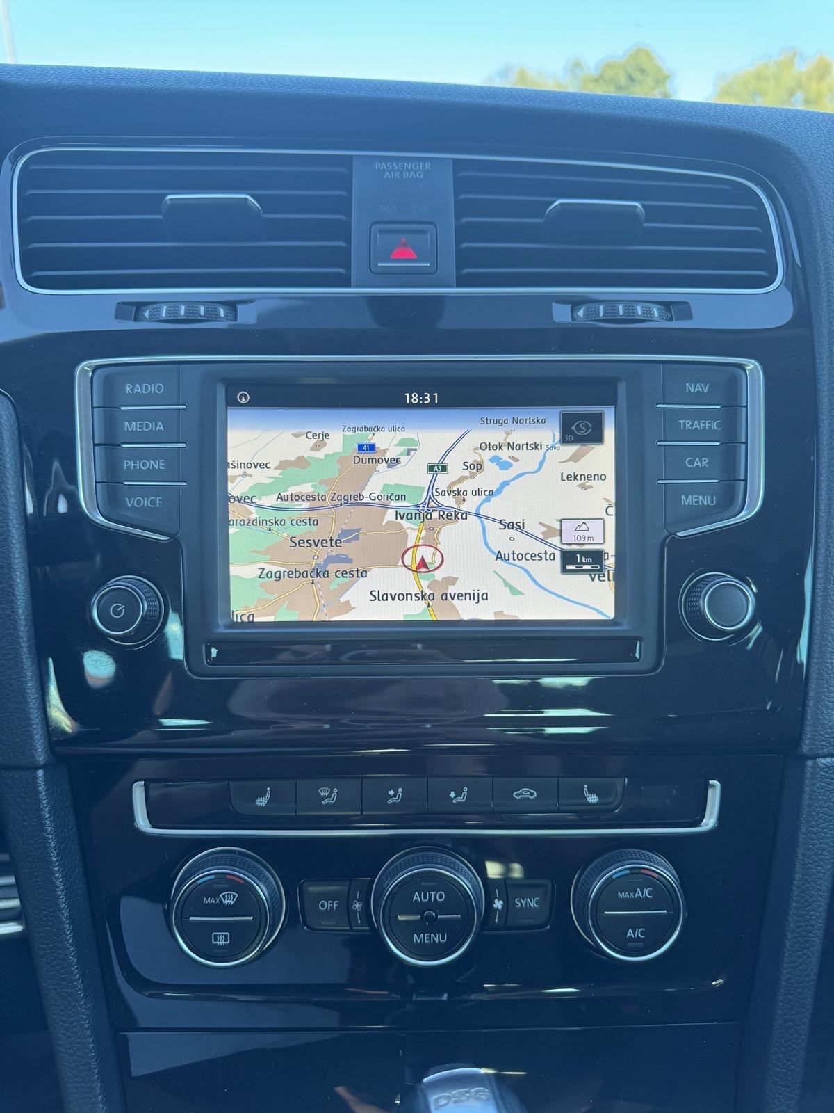 VW Golf 7 2,0 TDI AUTOMATIK,CAR PLAY,VELIKI SERVIS,NAVI,REGA5/27…, fotografija 13