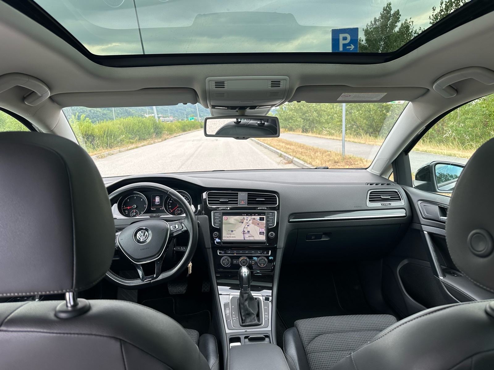 VW Golf 7 2,0 TDI DSG - panorama - servisna - webasto - reg god dana, fotografija 7