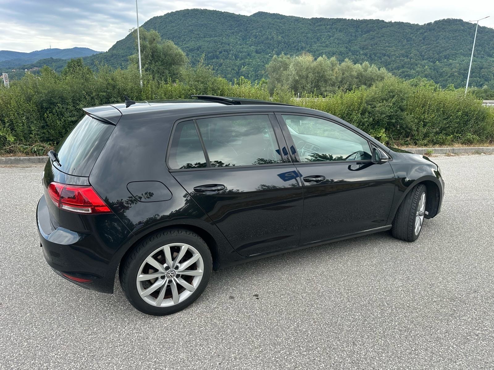 VW Golf 7 2,0 TDI DSG - panorama - servisna - webasto - reg god dana, fotografija 4