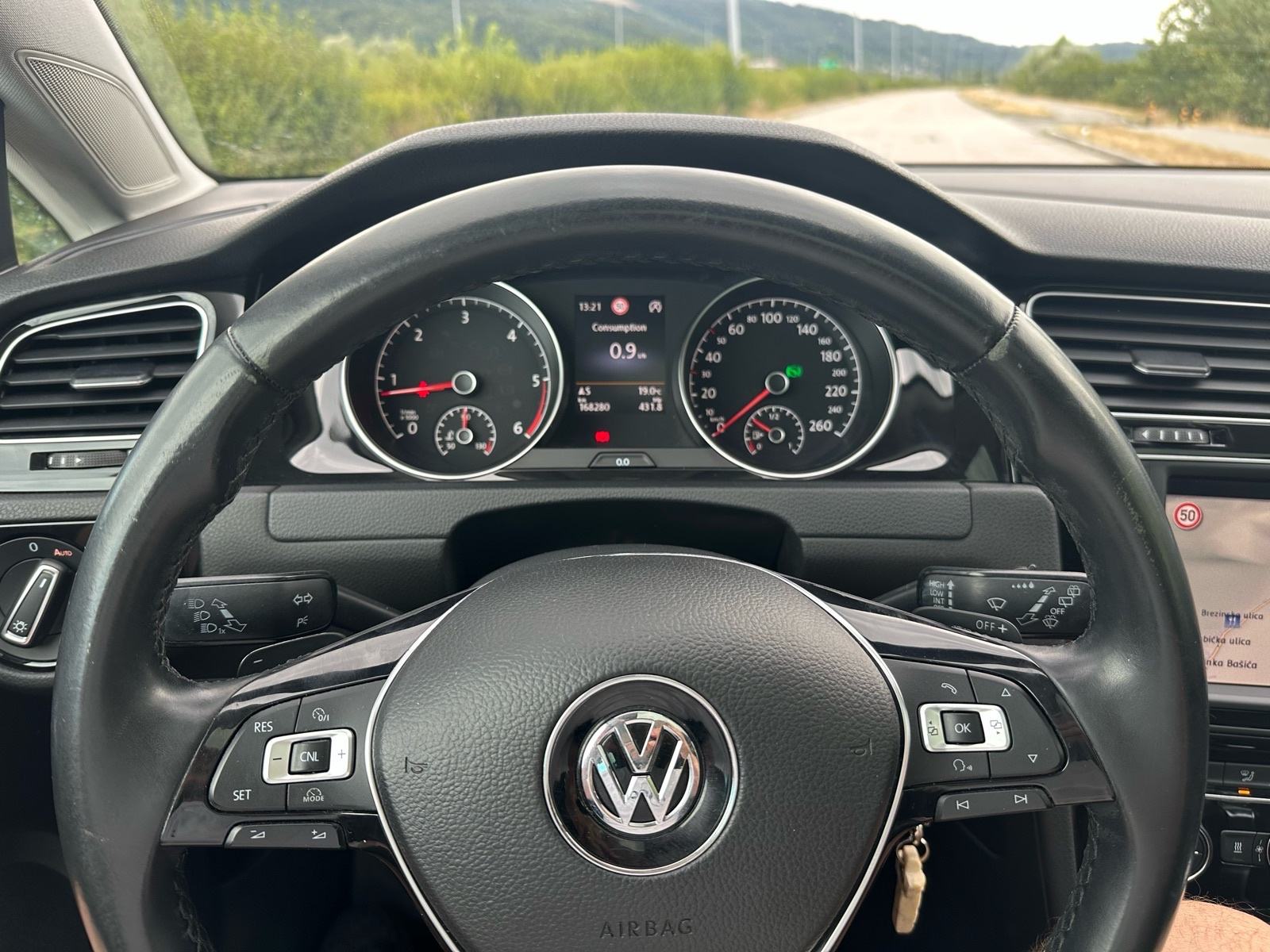 VW Golf 7 2,0 TDI DSG - panorama - servisna - webasto - reg god dana, fotografija 8