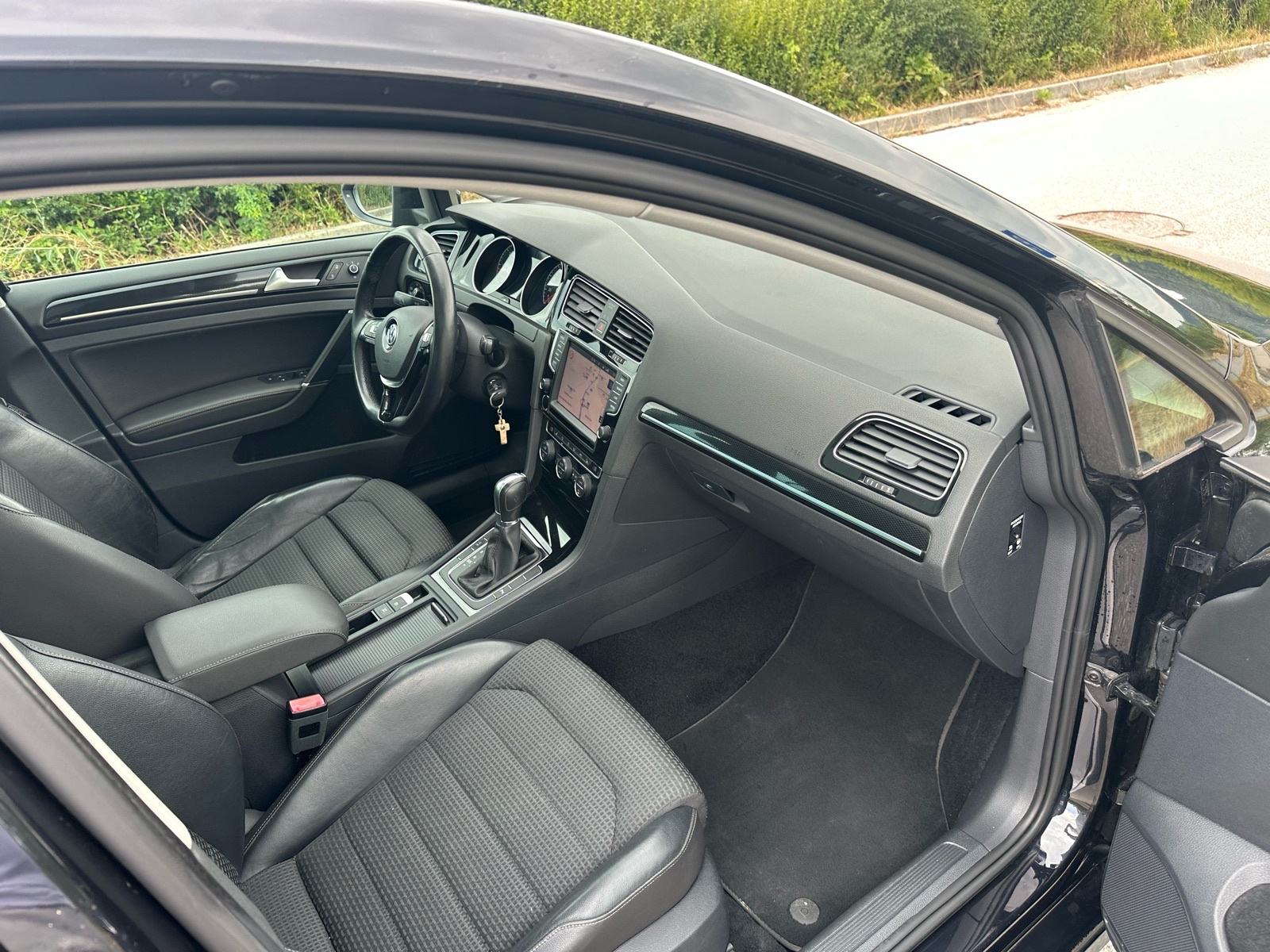 VW Golf 7 2,0 TDI DSG - panorama - servisna - webasto - reg god dana, fotografija 12