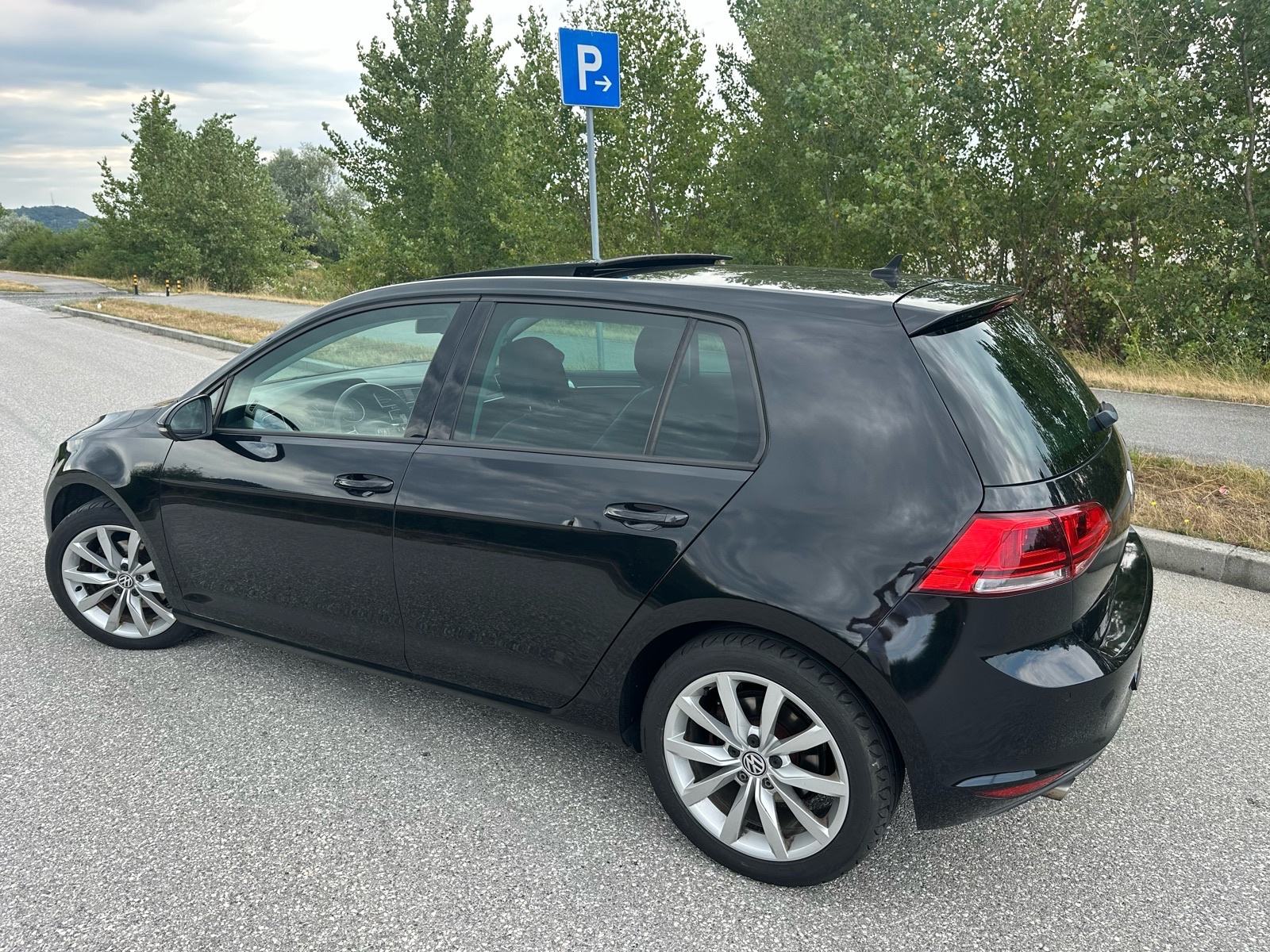 VW Golf 7 2,0 TDI DSG - panorama - servisna - webasto - reg god dana, fotografija 5