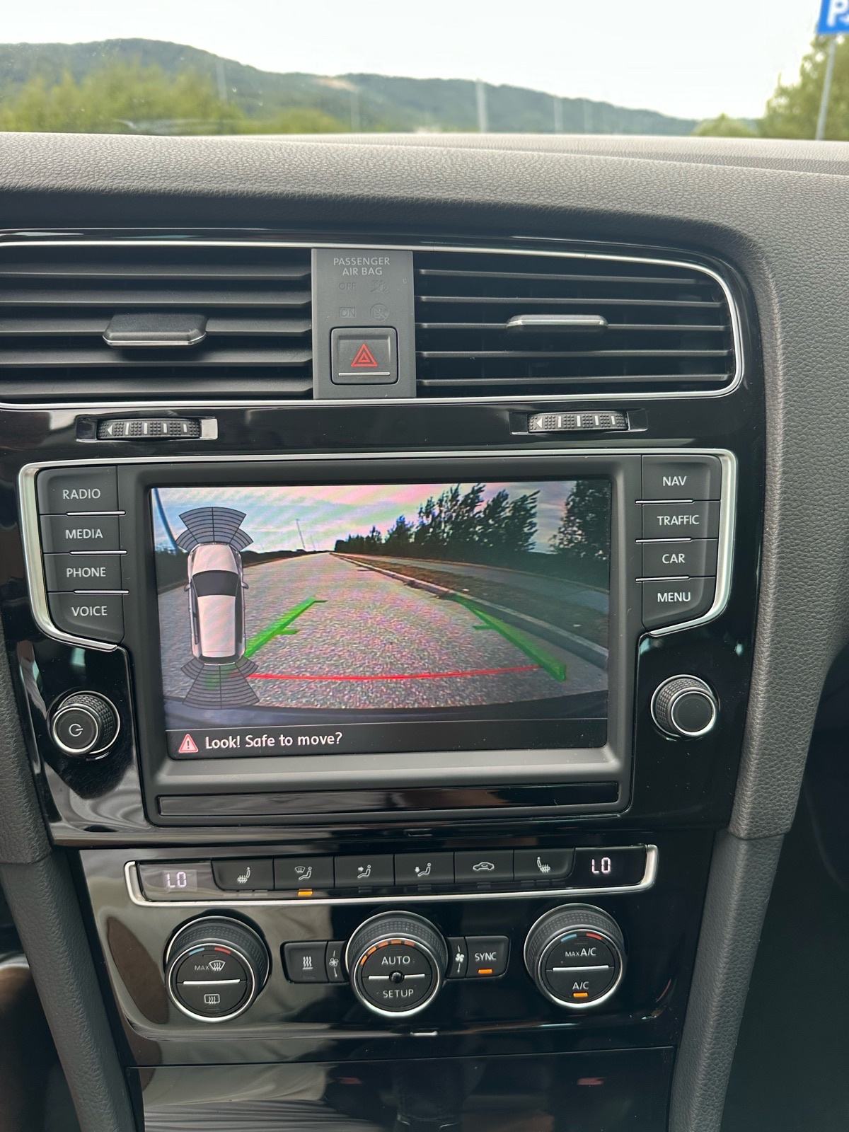 VW Golf 7 2,0 TDI DSG - panorama - servisna - webasto - reg god dana, fotografija 10