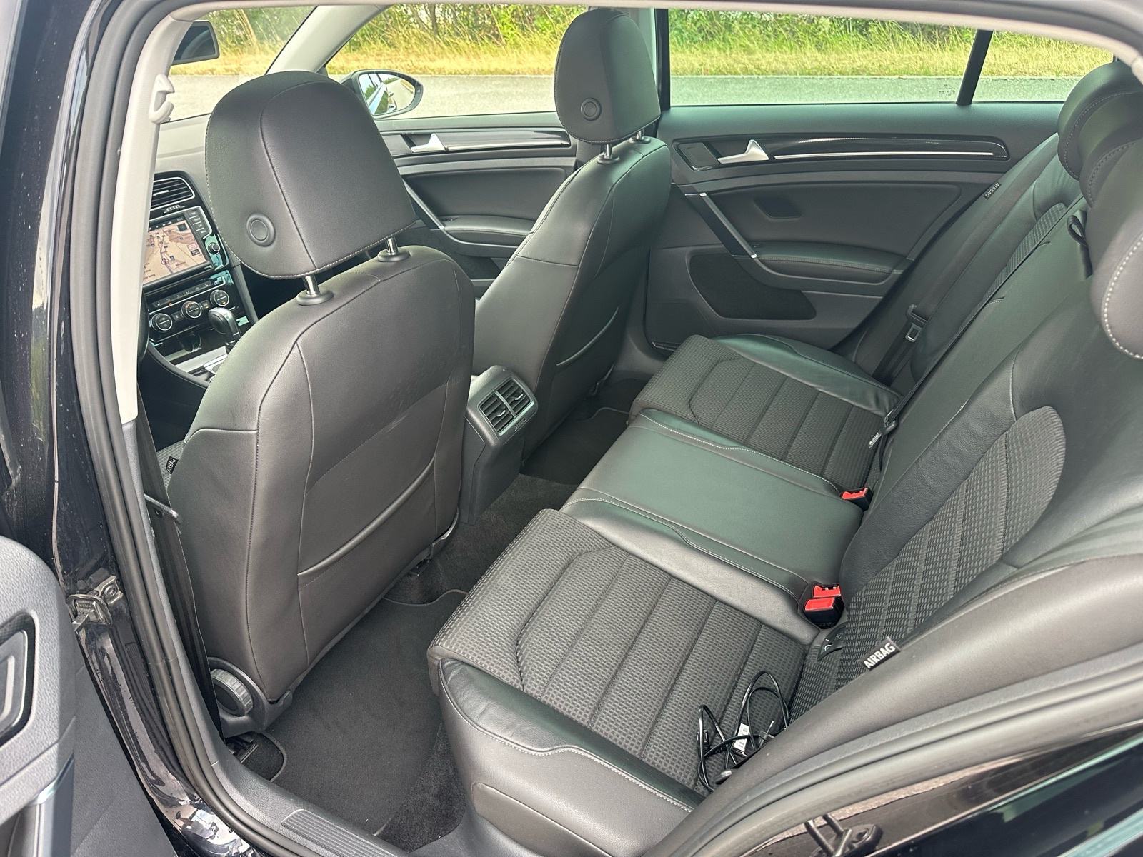 VW Golf 7 2,0 TDI DSG - panorama - servisna - webasto - reg god dana, fotografija 16