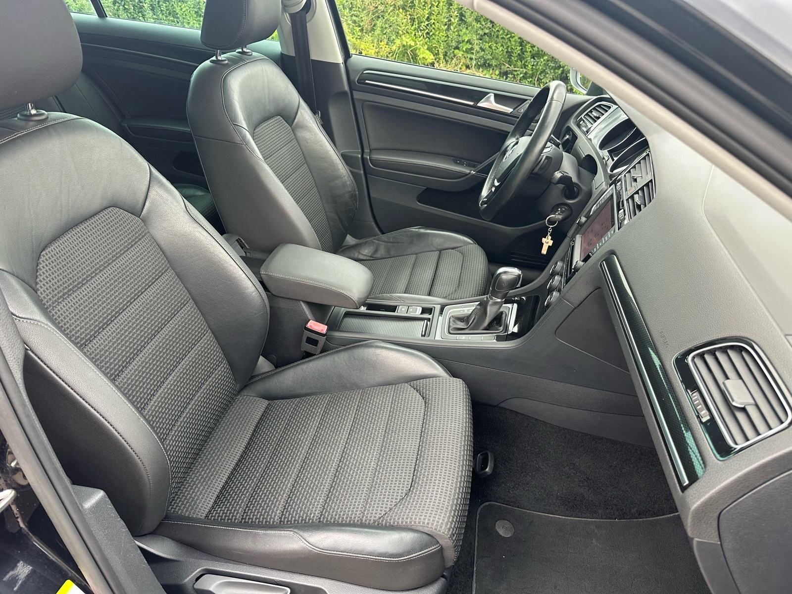 VW Golf 7 2,0 TDI DSG - panorama - servisna - webasto - reg god dana, fotografija 15