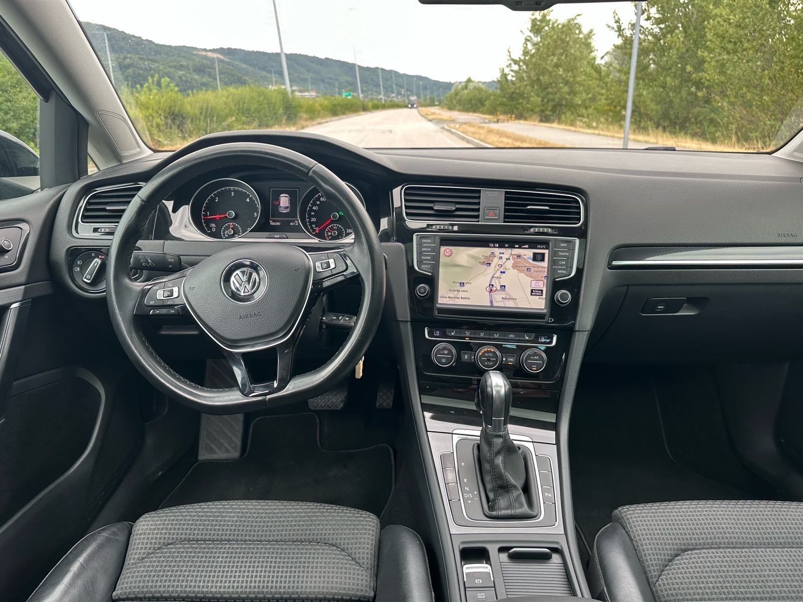 VW Golf 7 2,0 TDI DSG - panorama - servisna - webasto - reg god dana, fotografija 9