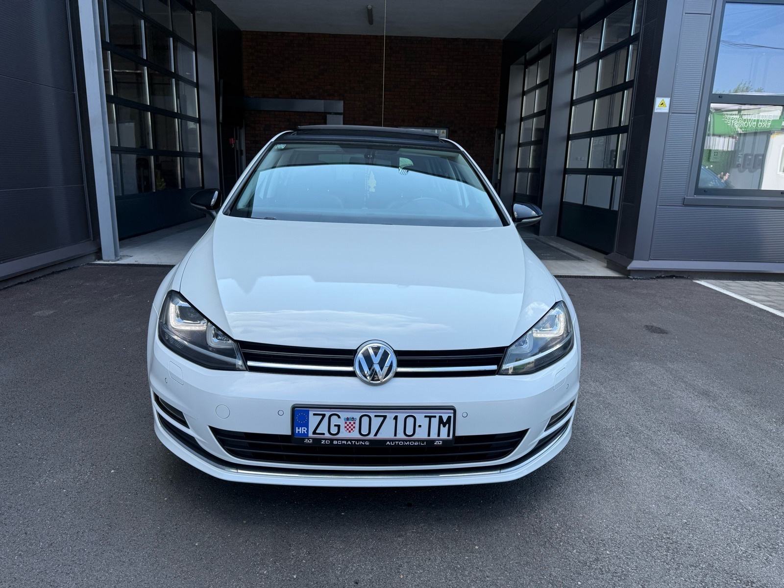 VW Golf 7 2,0 TDI BMT DSG HIGHLINE PANORAMA WEBASTO NAVI FULL LED, fotografija 2
