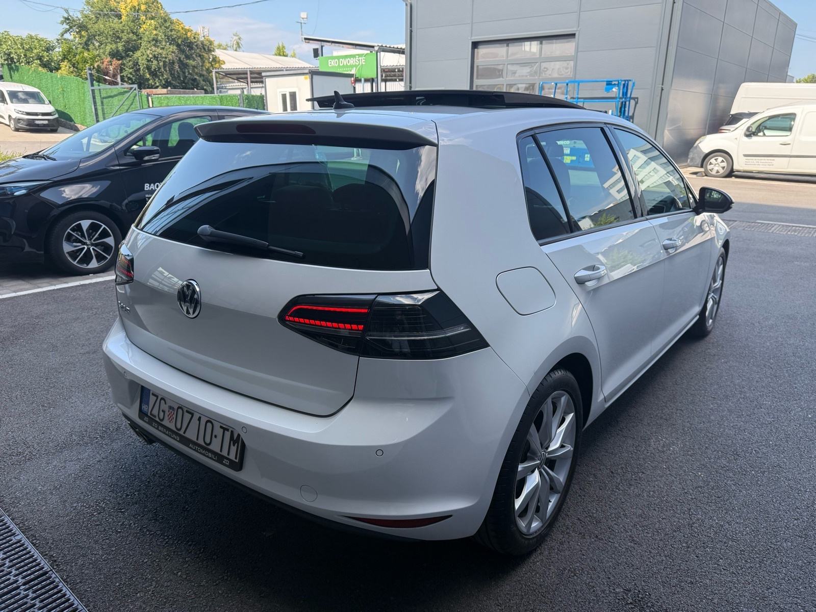 VW Golf 7 2,0 TDI BMT DSG HIGHLINE PANORAMA WEBASTO NAVI FULL LED, fotografija 5