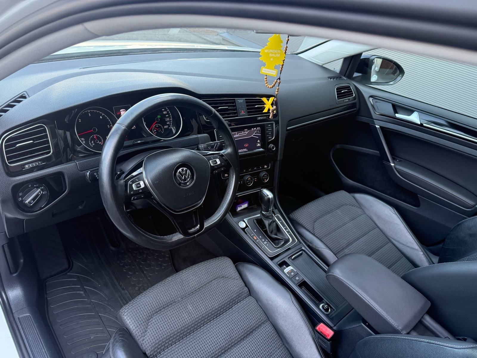 VW Golf 7 2,0 TDI BMT DSG HIGHLINE PANORAMA WEBASTO NAVI FULL LED, fotografija 19
