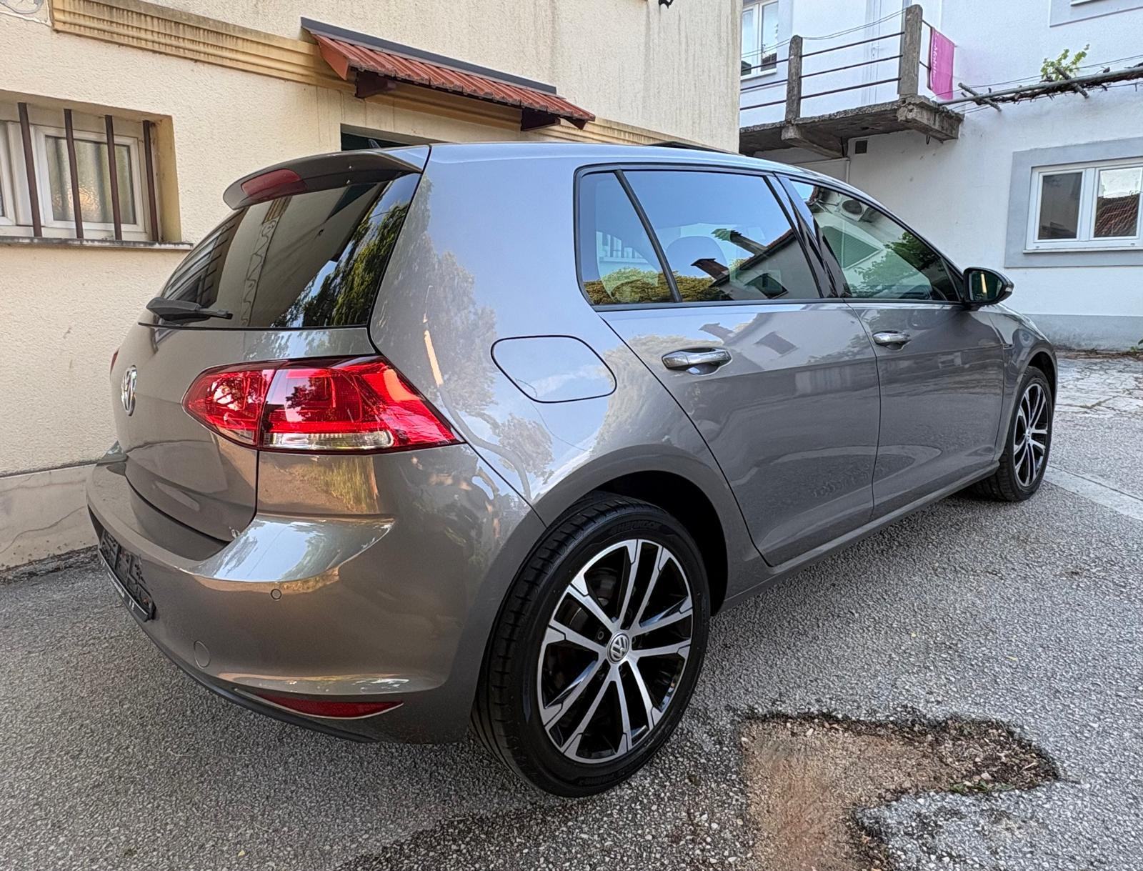 VW Golf 7 2,0 Tdi / Navi / Bi-xenon / Panorama / Veliki servis, fotografija 5