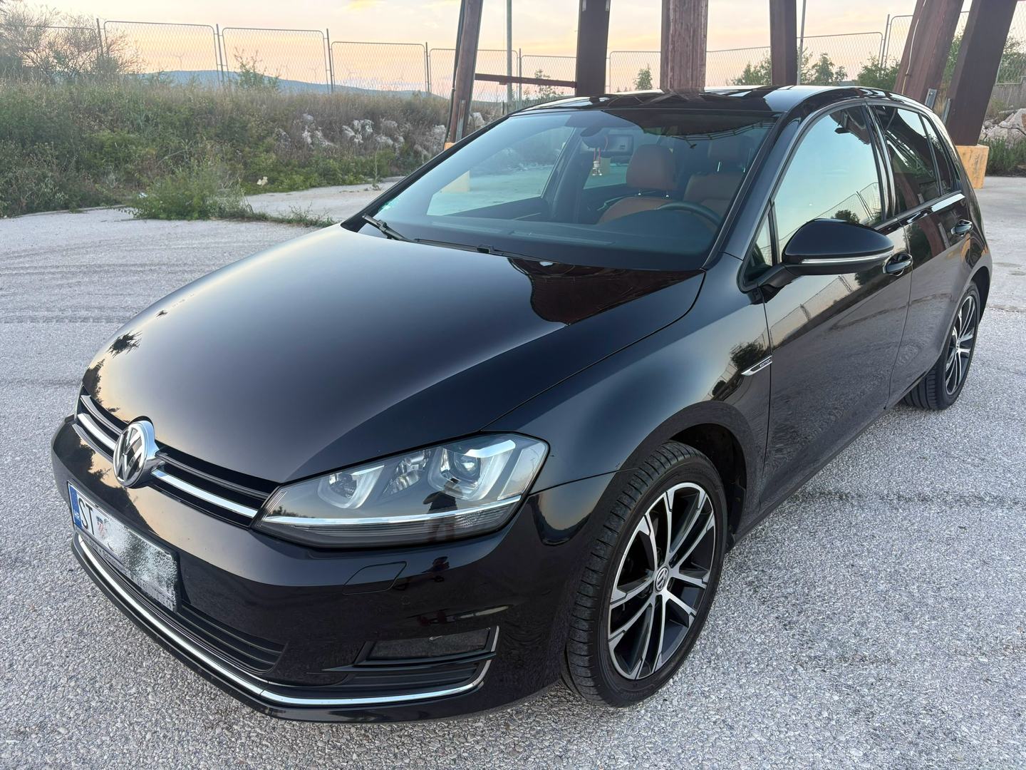 VW Golf 7 2,0 TDI Edition / bi-xenon / koža / navi / servisna povijest, fotografija 2