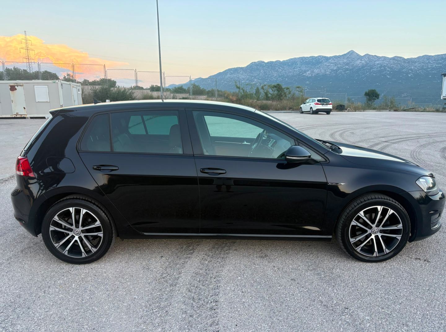 VW Golf 7 2,0 TDI Edition / bi-xenon / koža / navi / servisna povijest, fotografija 5