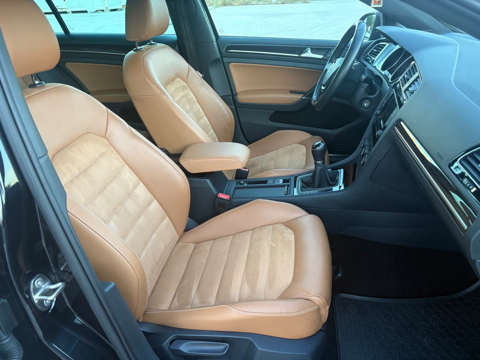 VW Golf 7 2,0 TDI Edition / bi-xenon / koža / navi / servisna povijest, fotografija 13