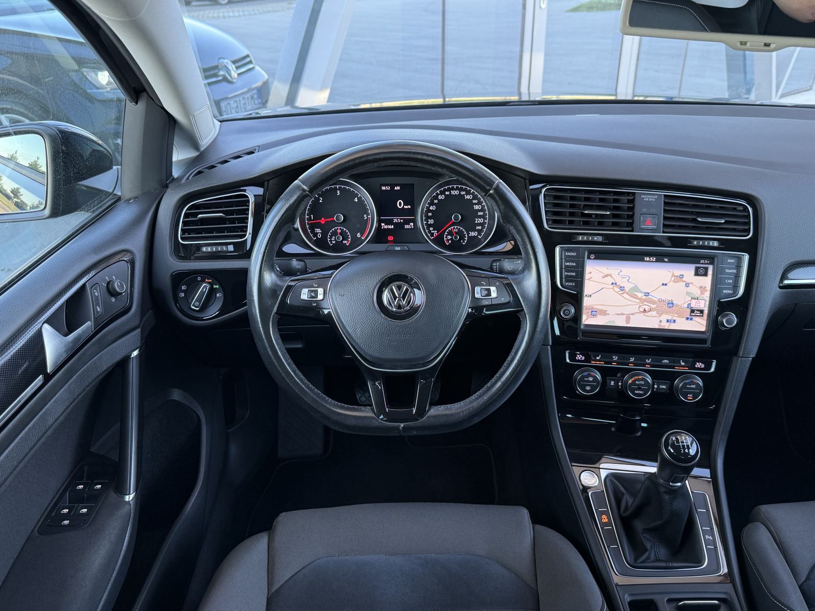VW Golf 7 2,0 TDI HIGHLINE • NAVI PRO • WEBASTO • V.SERVIS • REG 5/27, fotografija 12