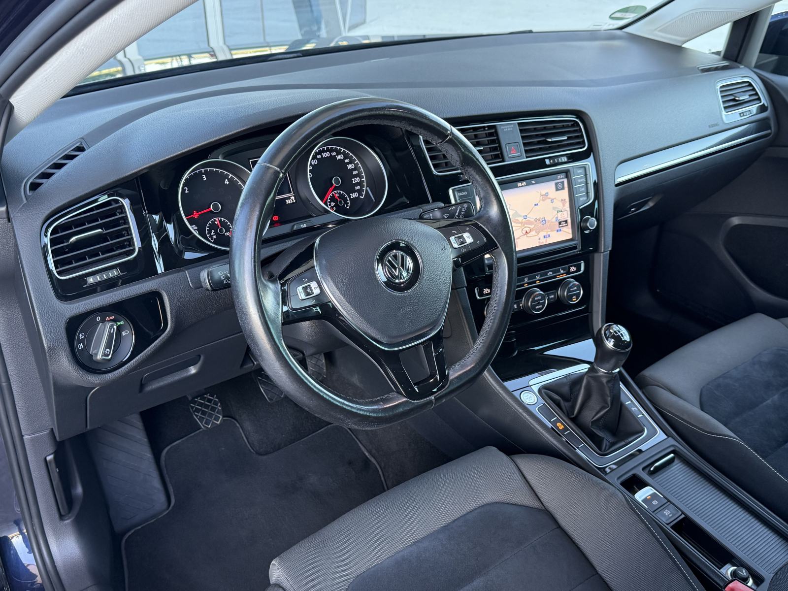 VW Golf 7 2,0 TDI HIGHLINE • NAVI PRO • WEBASTO • V.SERVIS • REG 5/27, fotografija 10