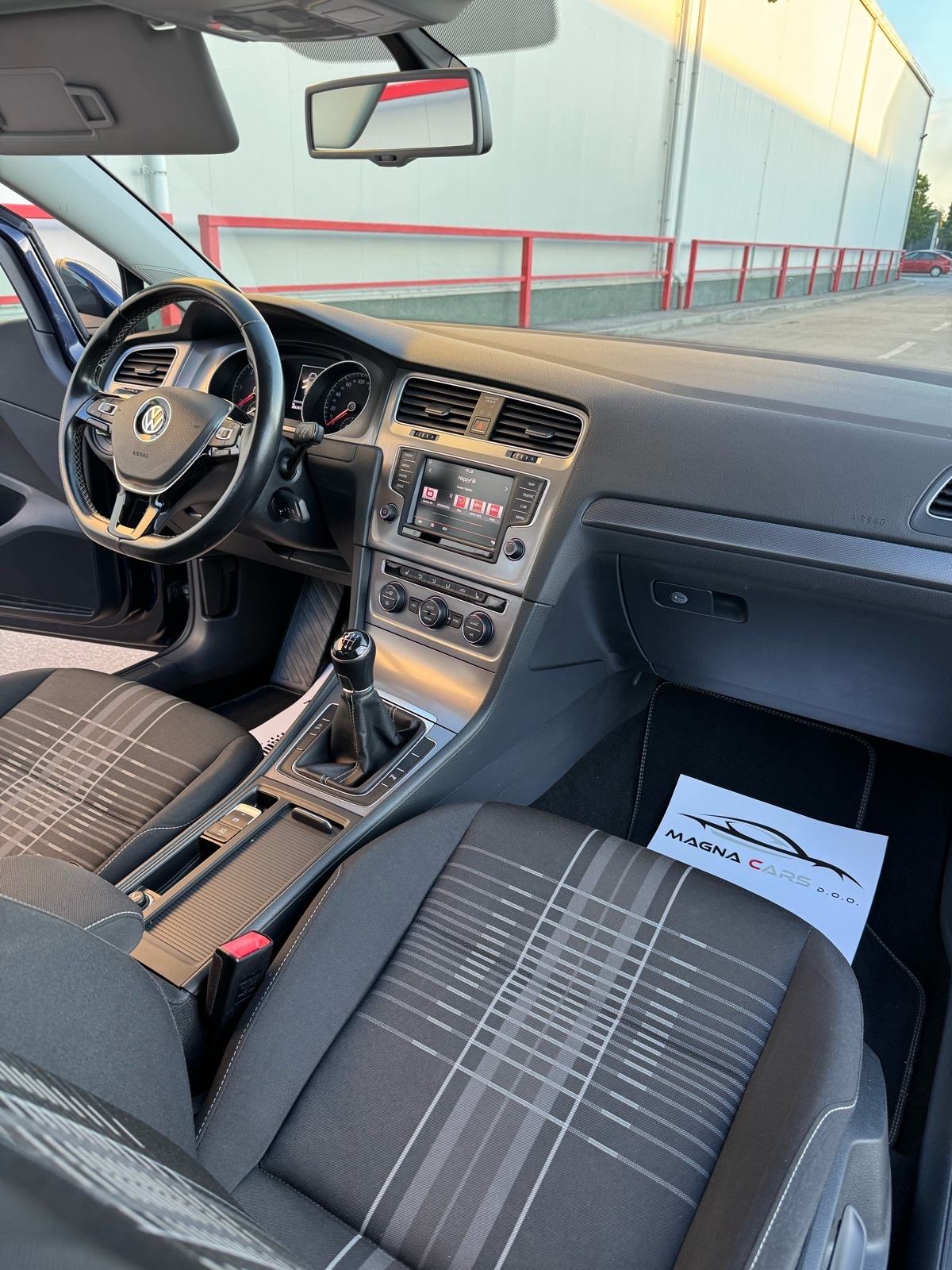 VW Golf 7 2,0 TDI LOUNGE #NAVIGACIJA# PDC# GARANCIJA 1 God., fotografija 16
