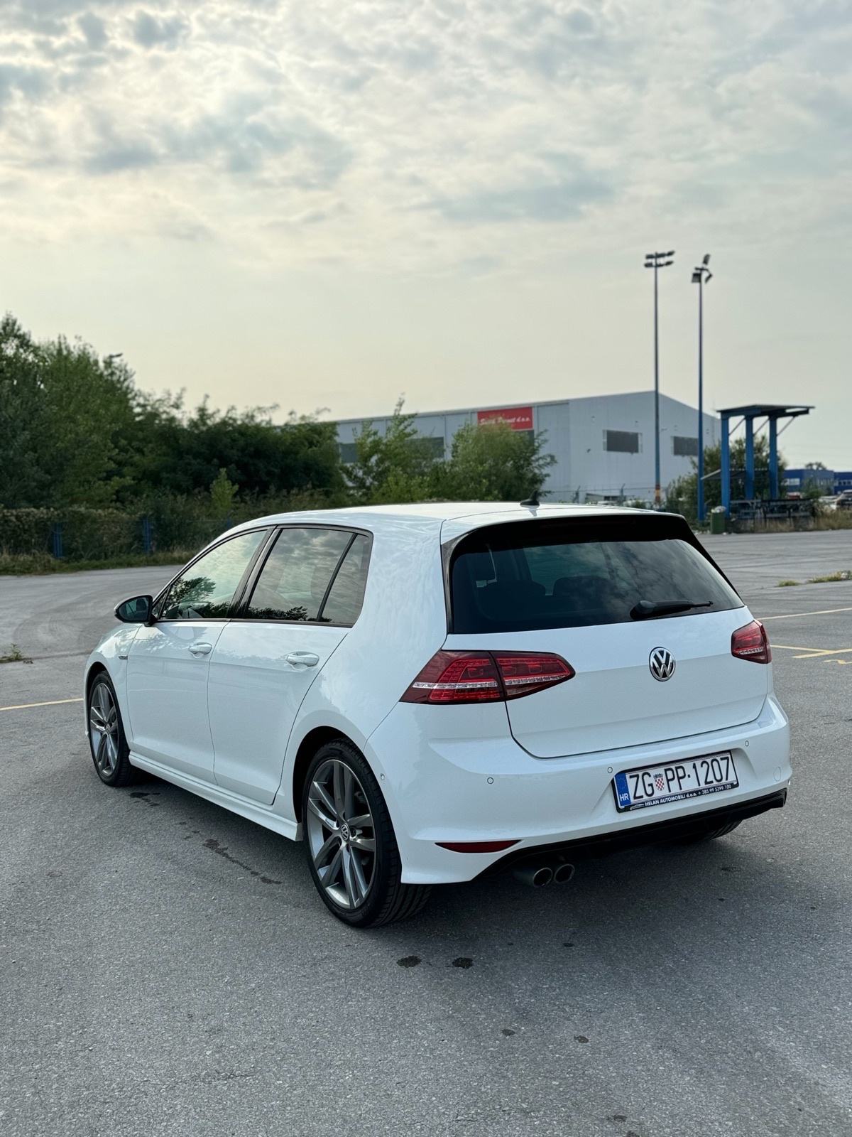 VW Golf 7 2.0 TDI R-LINE #Bi-XENON #NAVI #PDC, fotografija 6