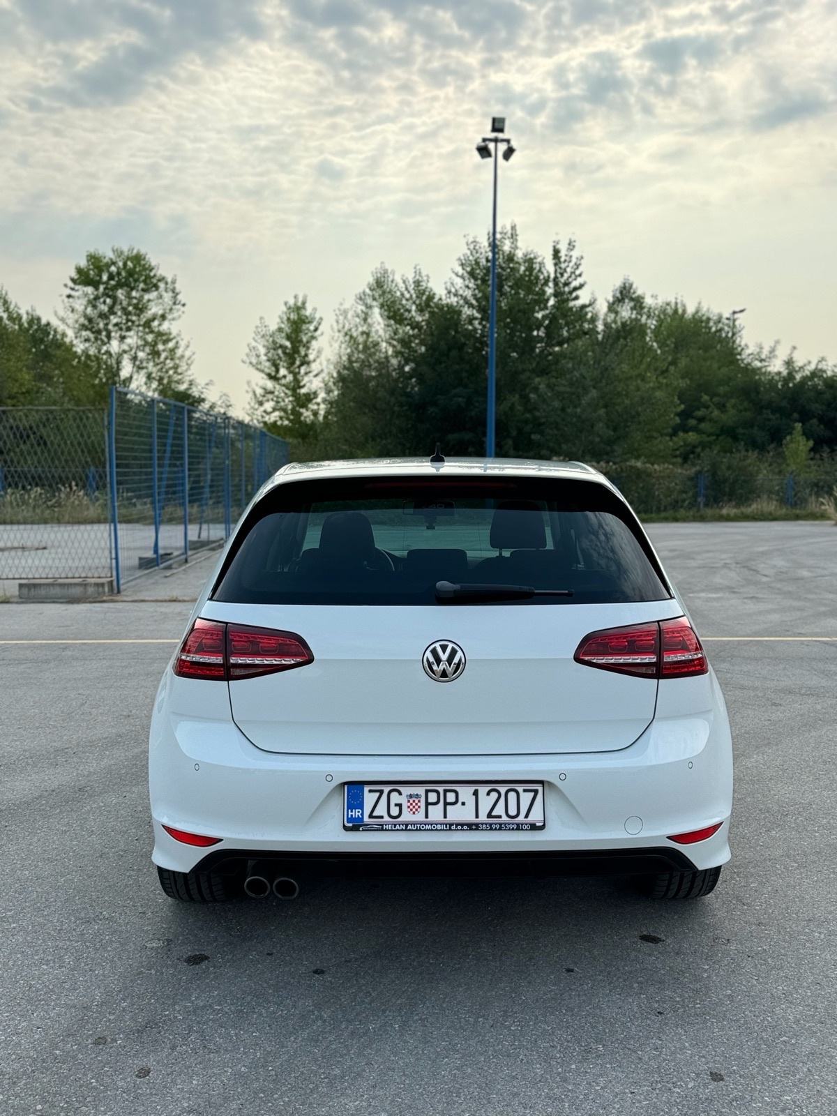 VW Golf 7 2.0 TDI R-LINE #Bi-XENON #NAVI #PDC, fotografija 7