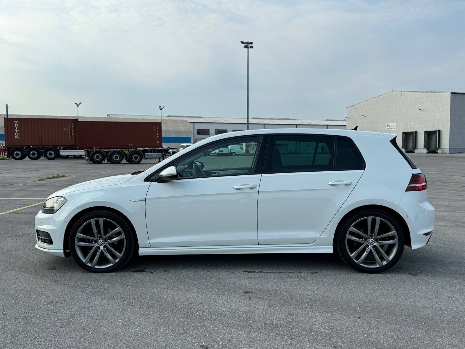 VW Golf 7 2.0 TDI R-LINE #Bi-XENON #NAVI #PDC, fotografija 4