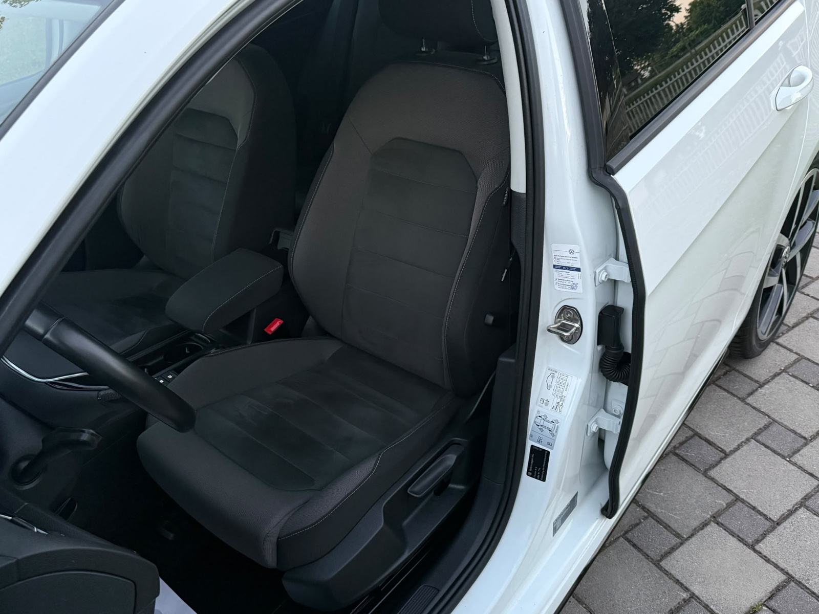 VW Golf 7.5 2,0 TDI RLINE, *matrix svjetla*, *perla bijela*, fotografija 13