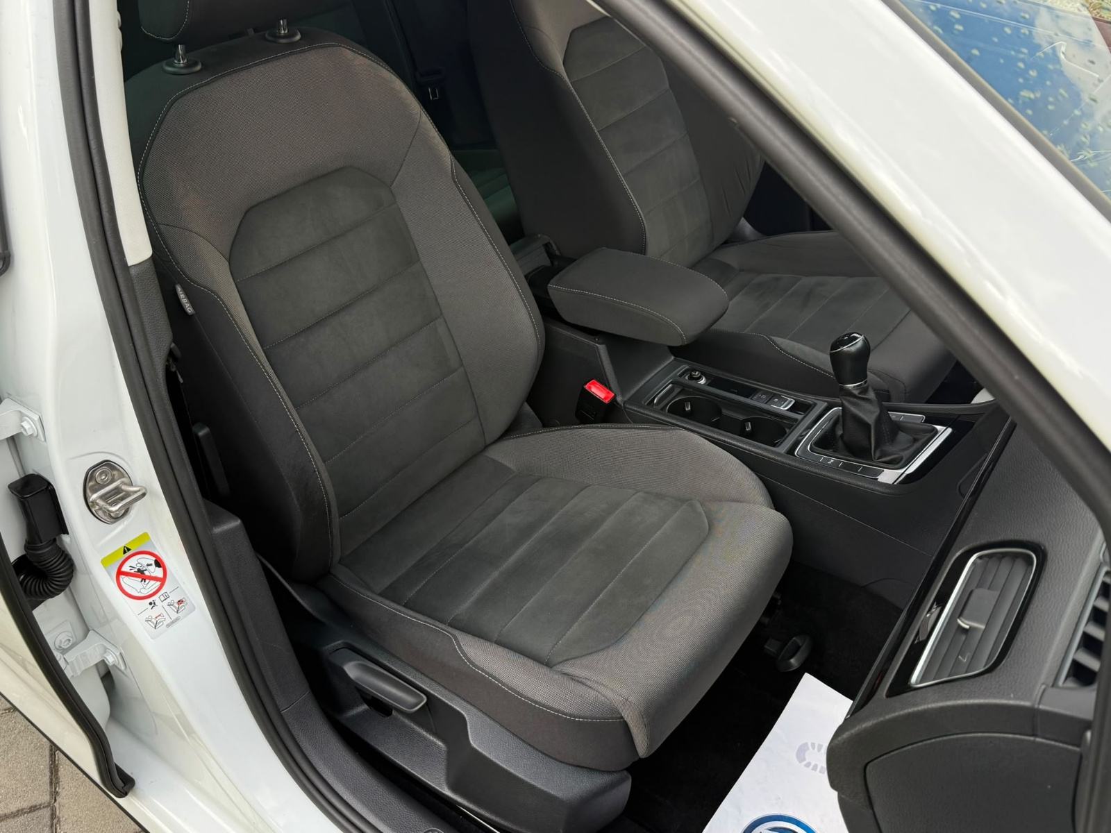 VW Golf 7.5 2,0 TDI RLINE, *matrix svjetla*, *perla bijela*, fotografija 14