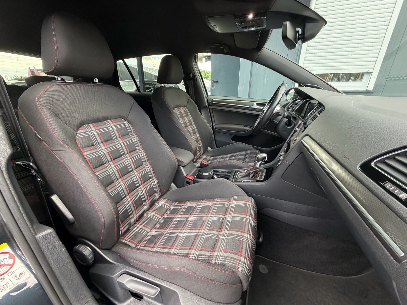 VW Golf 7 2,0 TSI GTI *DSG* *PERFORMANCE* Virtual Dynaudio R18 Servisn, fotografija 16