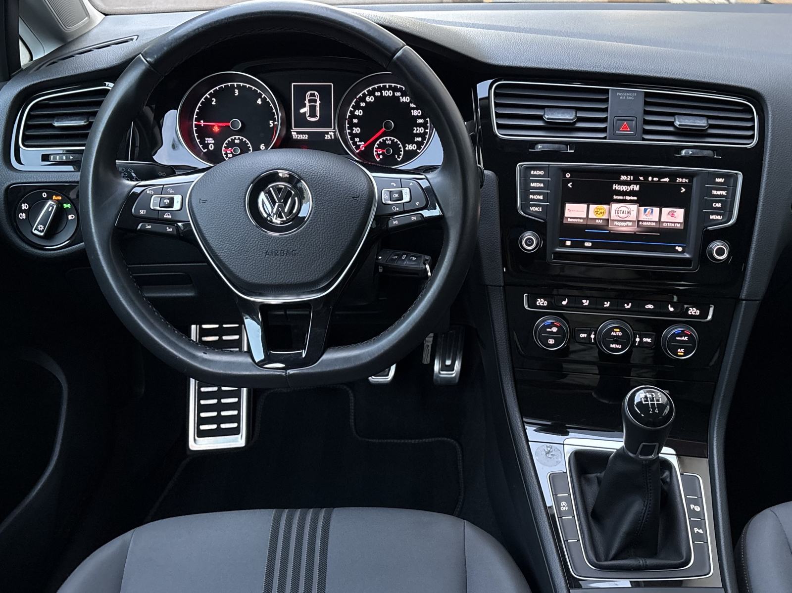 VW GOLF 7 ALLSTAR 1.6 TDI, NAVI, MLF,TEMPOMAT, REG, RADAR ACC,SERVISNA, fotografija 10