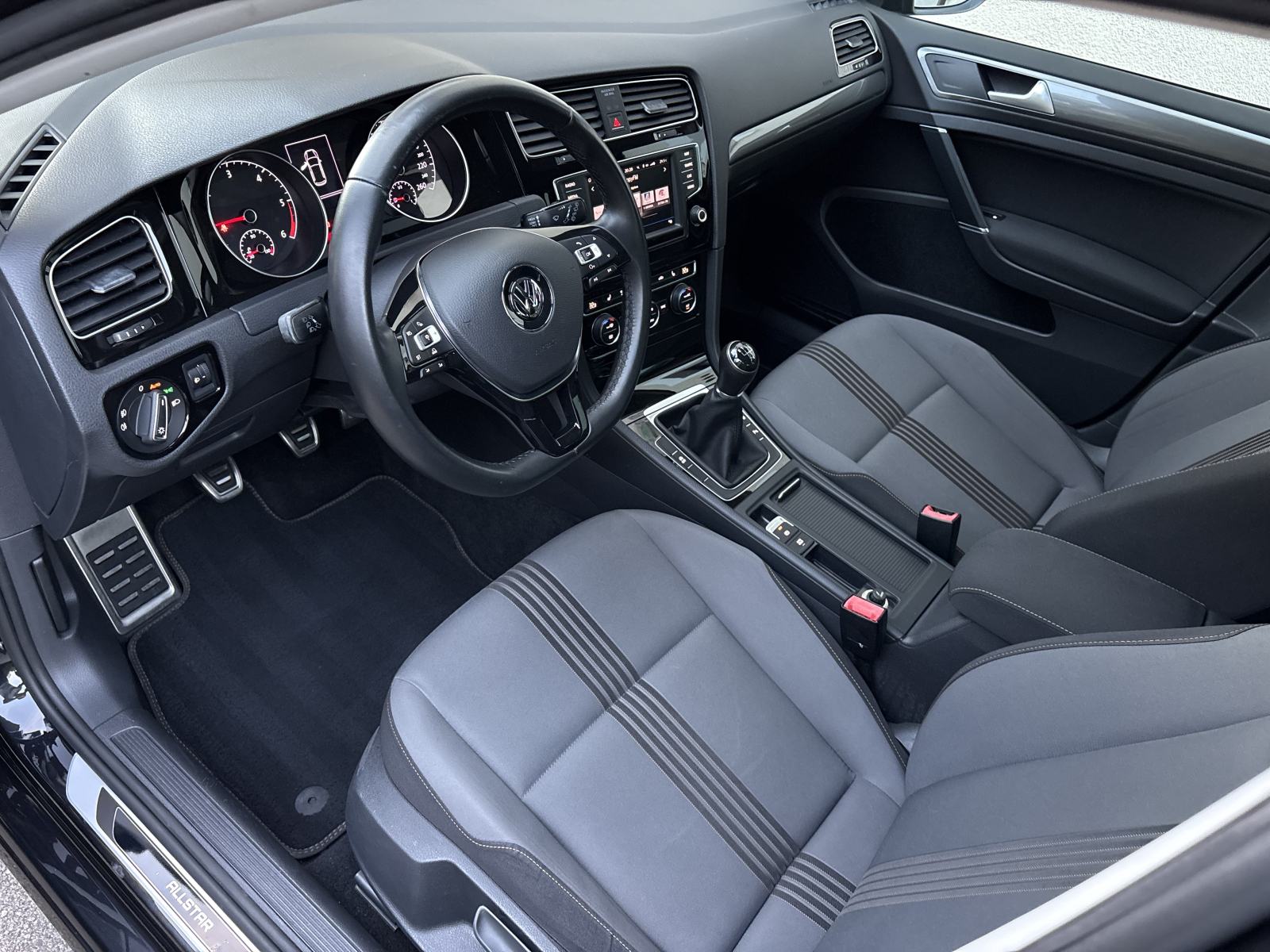 VW GOLF 7 ALLSTAR 1.6 TDI, NAVI, MLF,TEMPOMAT, REG, RADAR ACC,SERVISNA, fotografija 8