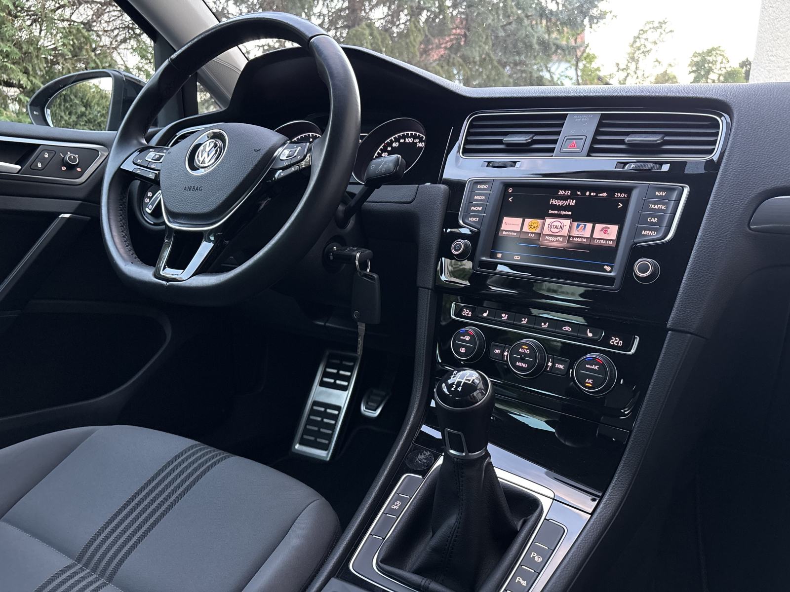 VW GOLF 7 ALLSTAR 1.6 TDI, NAVI, MLF,TEMPOMAT, REG, RADAR ACC,SERVISNA, fotografija 12
