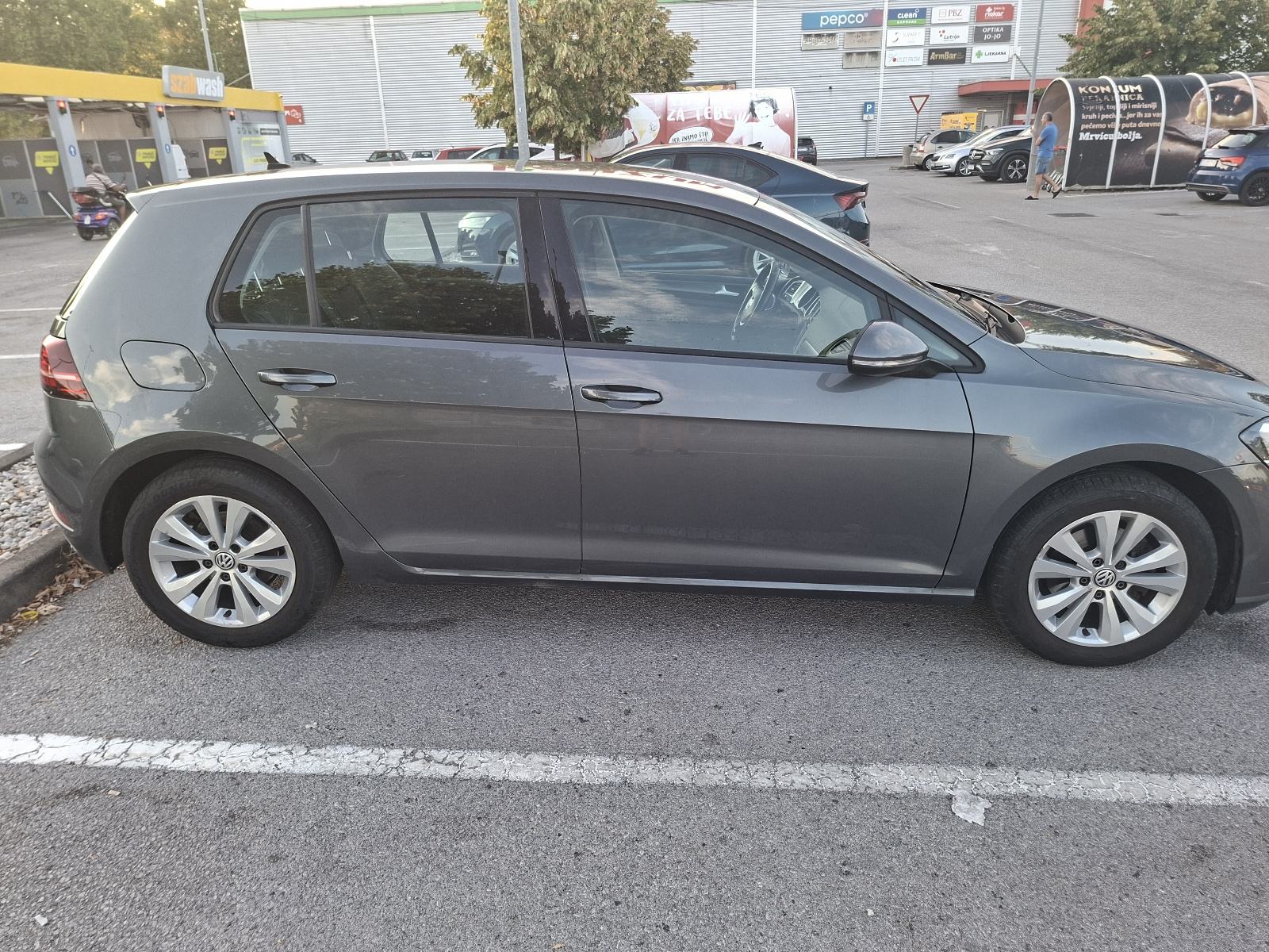 VW Golf 7 Comfortline 1,6 TDI Registriran do 07/27, fotografija 4