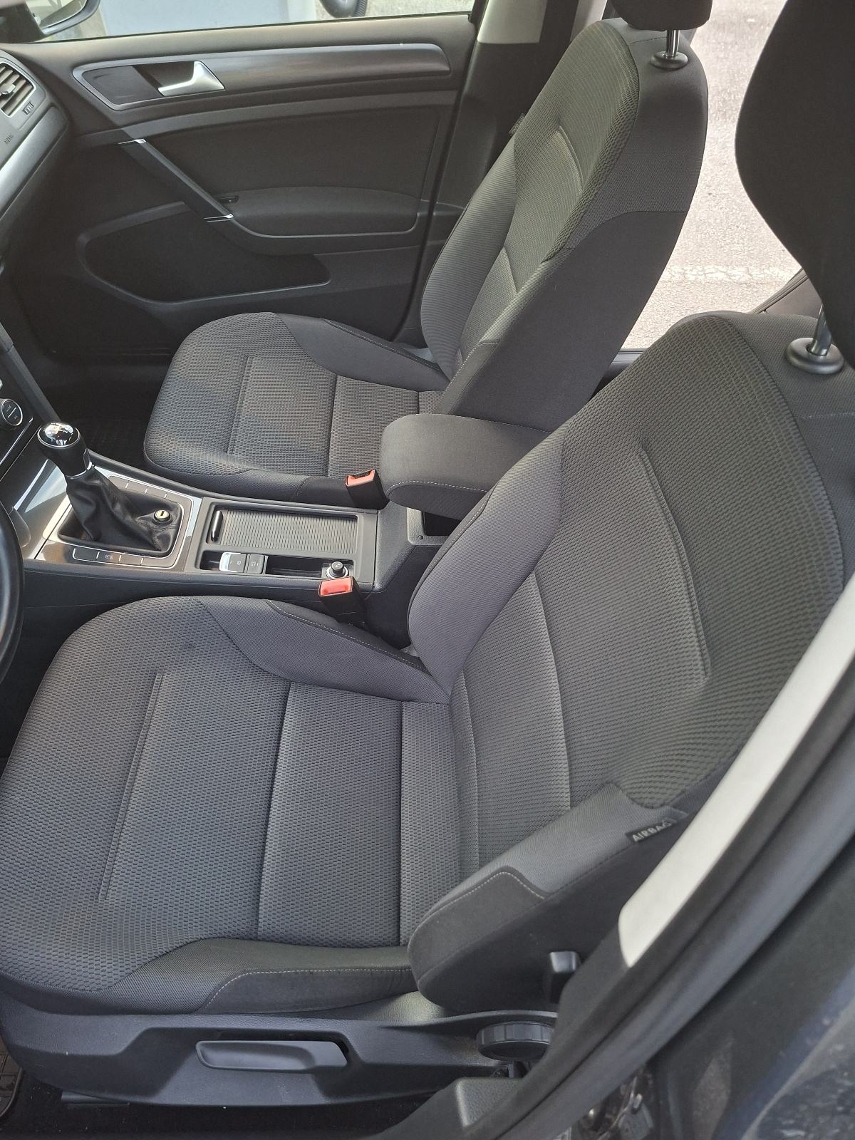 VW Golf 7 Comfortline 1,6 TDI Registriran do 07/27, fotografija 9