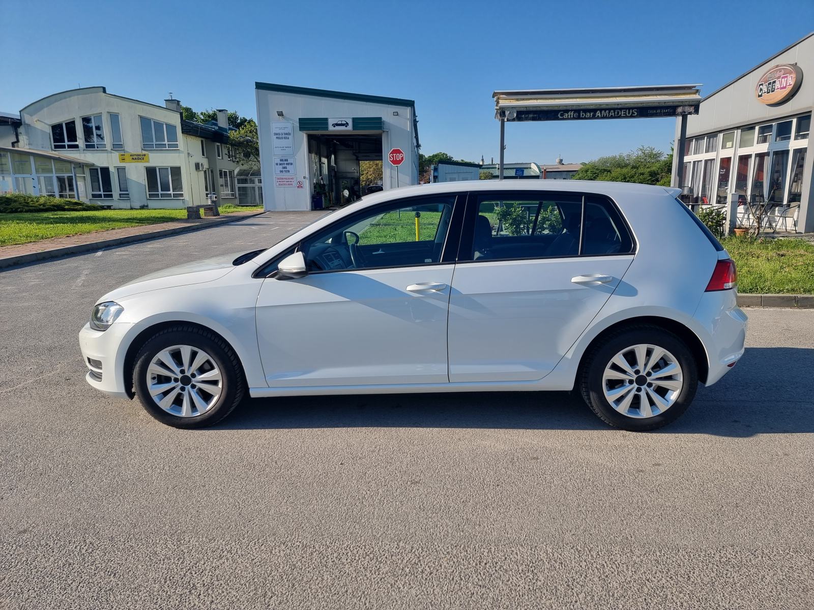 VW Golf 7 1.6 tdi dsg 105ks r5/27, perla bijela, led svjetla, servisna, fotografija 8