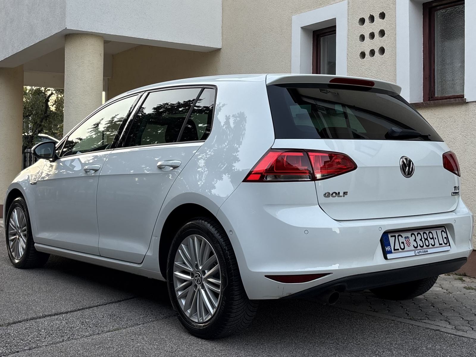 VW GOLF 7 CUP! 1.6 TDI, PRAK PILOT, SENZORI, ALU R16, REG, SERVISNA, fotografija 7