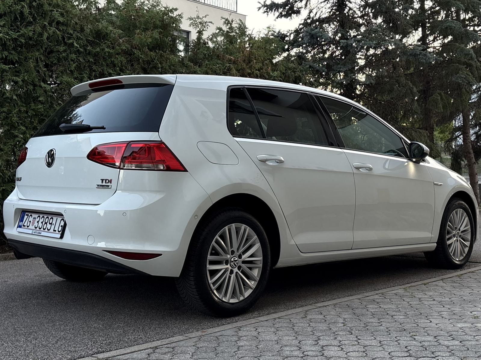 VW GOLF 7 CUP! 1.6 TDI, PRAK PILOT, SENZORI, ALU R16, REG, SERVISNA, fotografija 6