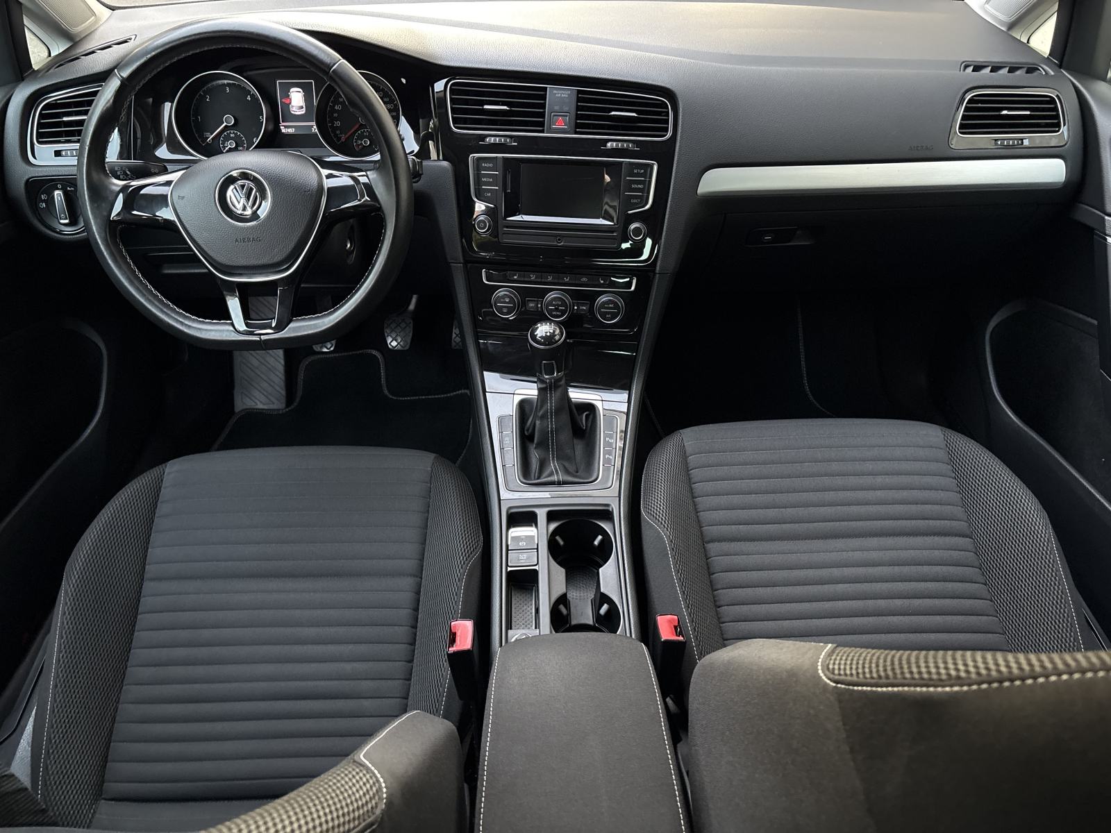 VW GOLF 7 CUP! 1.6 TDI, PRAK PILOT, SENZORI, ALU R16, REG, SERVISNA, fotografija 9