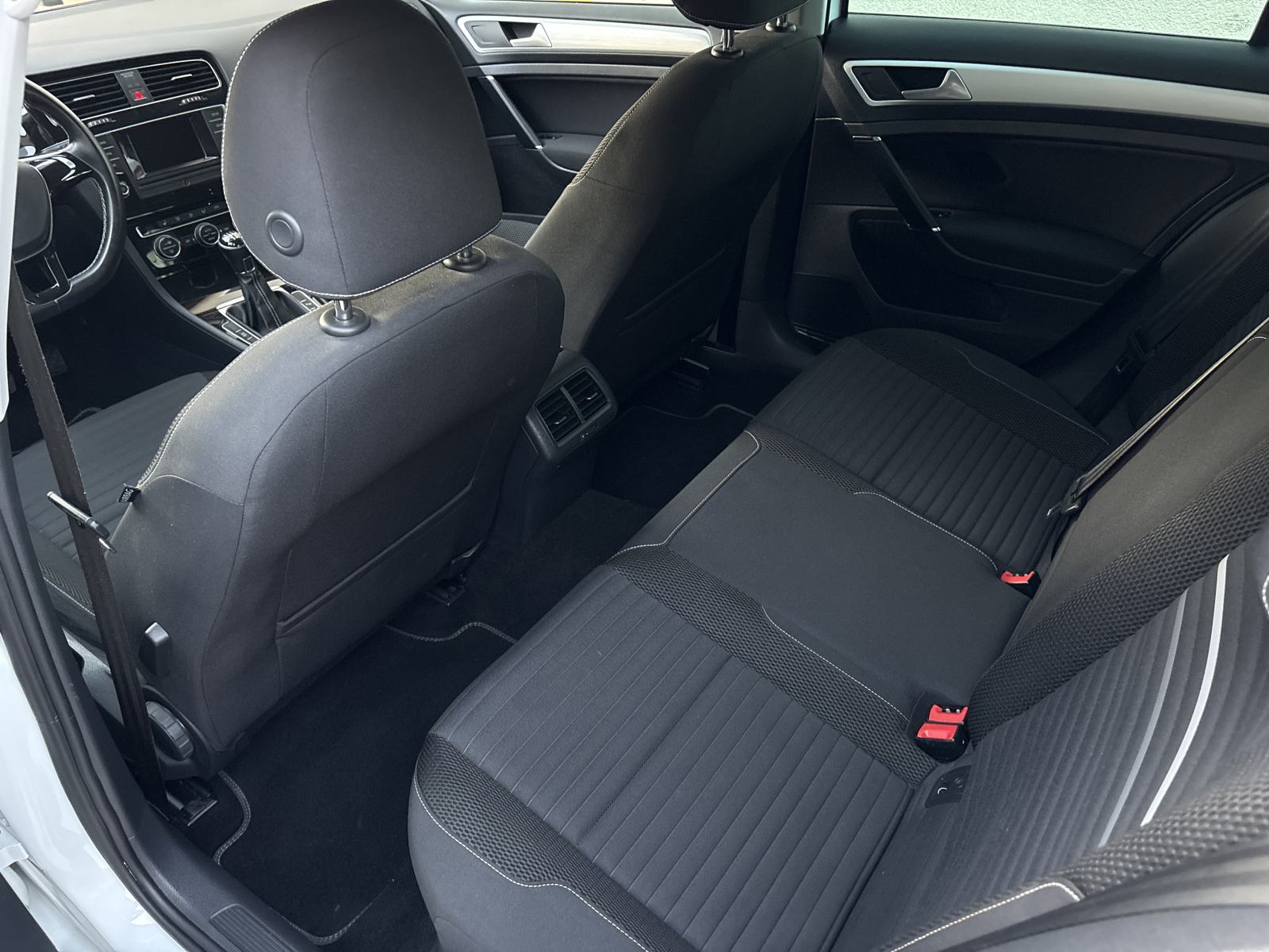 VW GOLF 7 CUP! 1.6 TDI, PRAK PILOT, SENZORI, ALU R16, REG, SERVISNA, fotografija 15